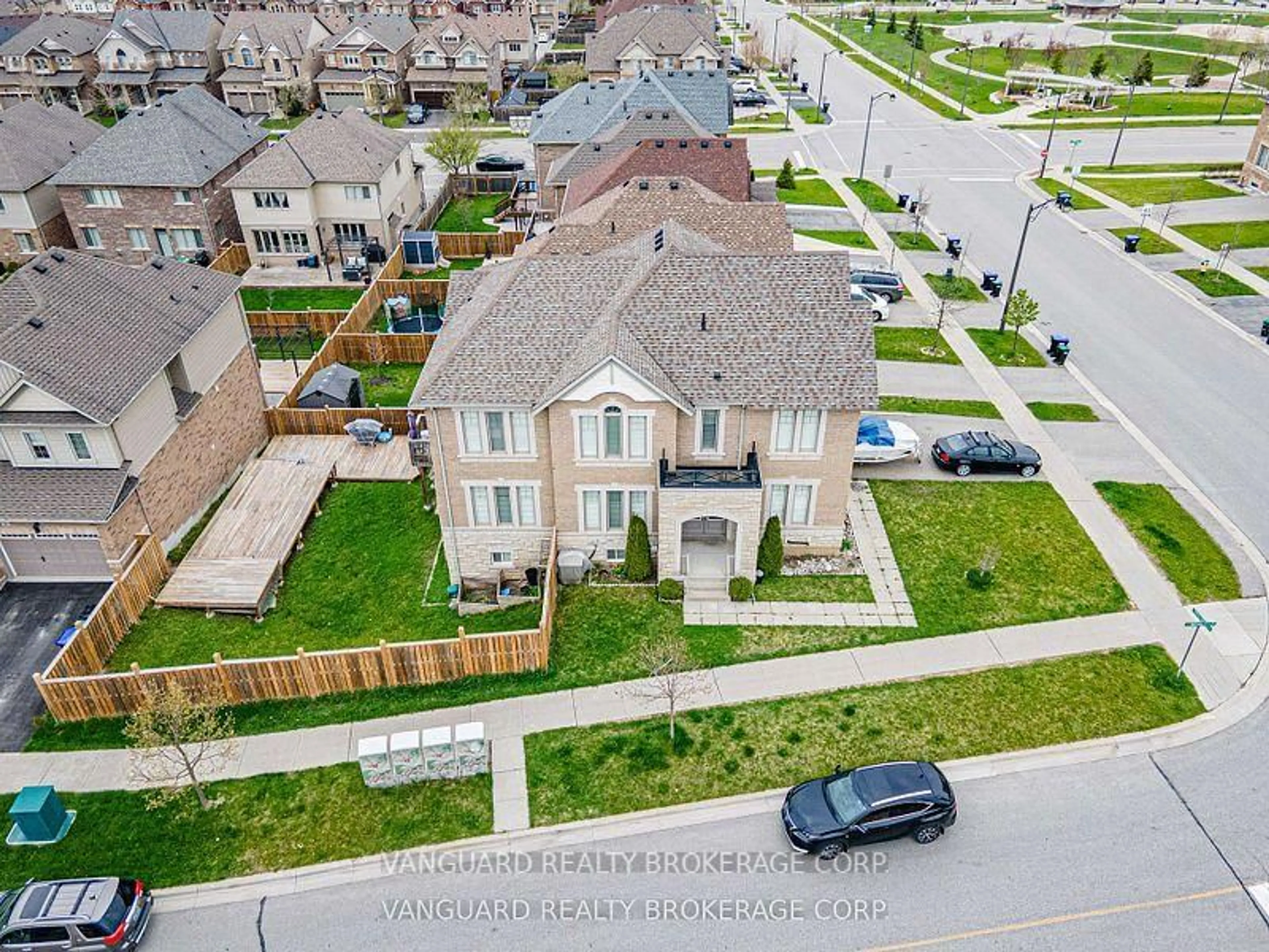 A pic from outside/outdoor area/front of a property/back of a property/a pic from drone, street for 75 Treetops Blvd, New Tecumseth Ontario L9R 0L8