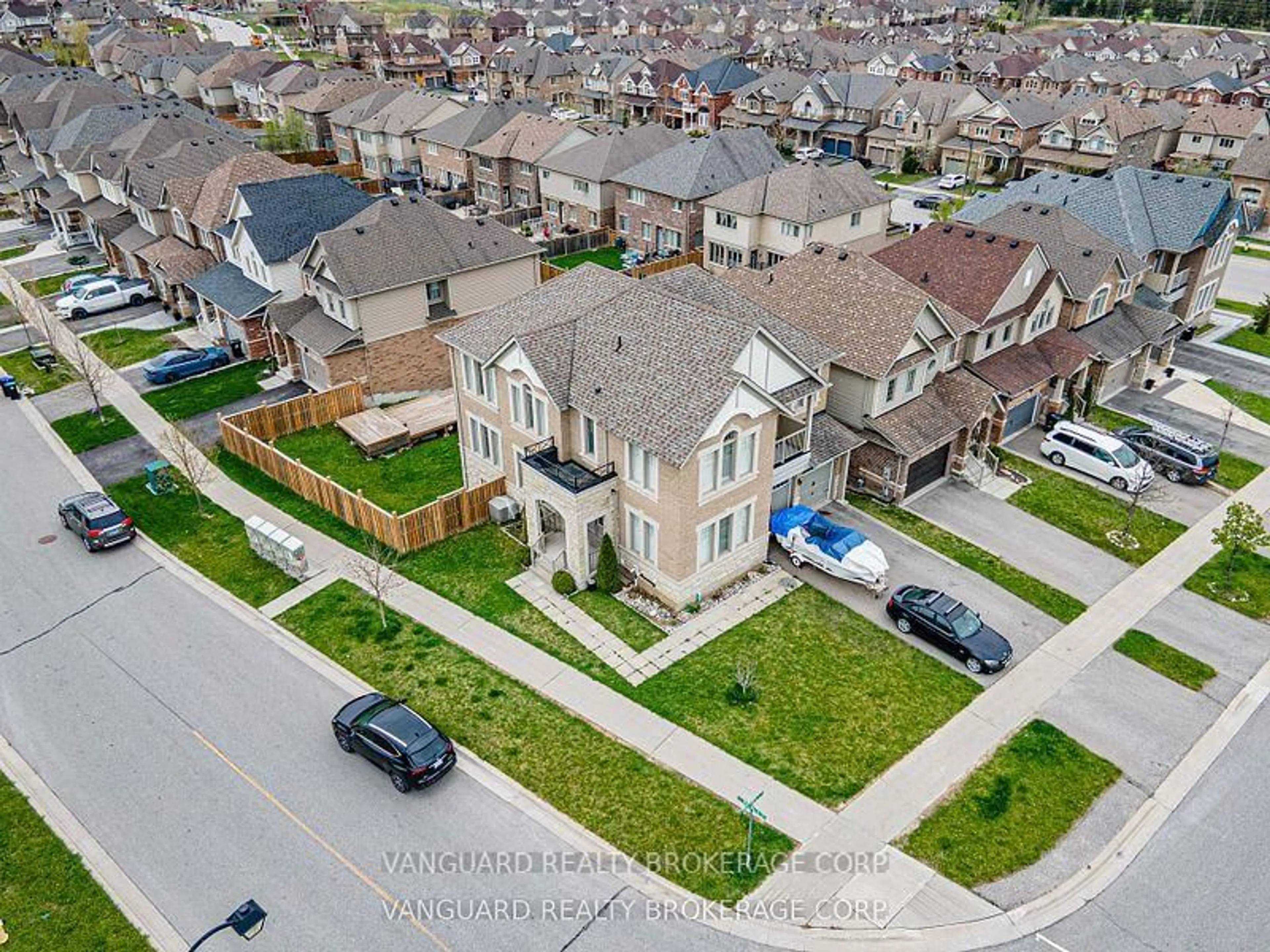A pic from outside/outdoor area/front of a property/back of a property/a pic from drone, street for 75 Treetops Blvd, New Tecumseth Ontario L9R 0L8