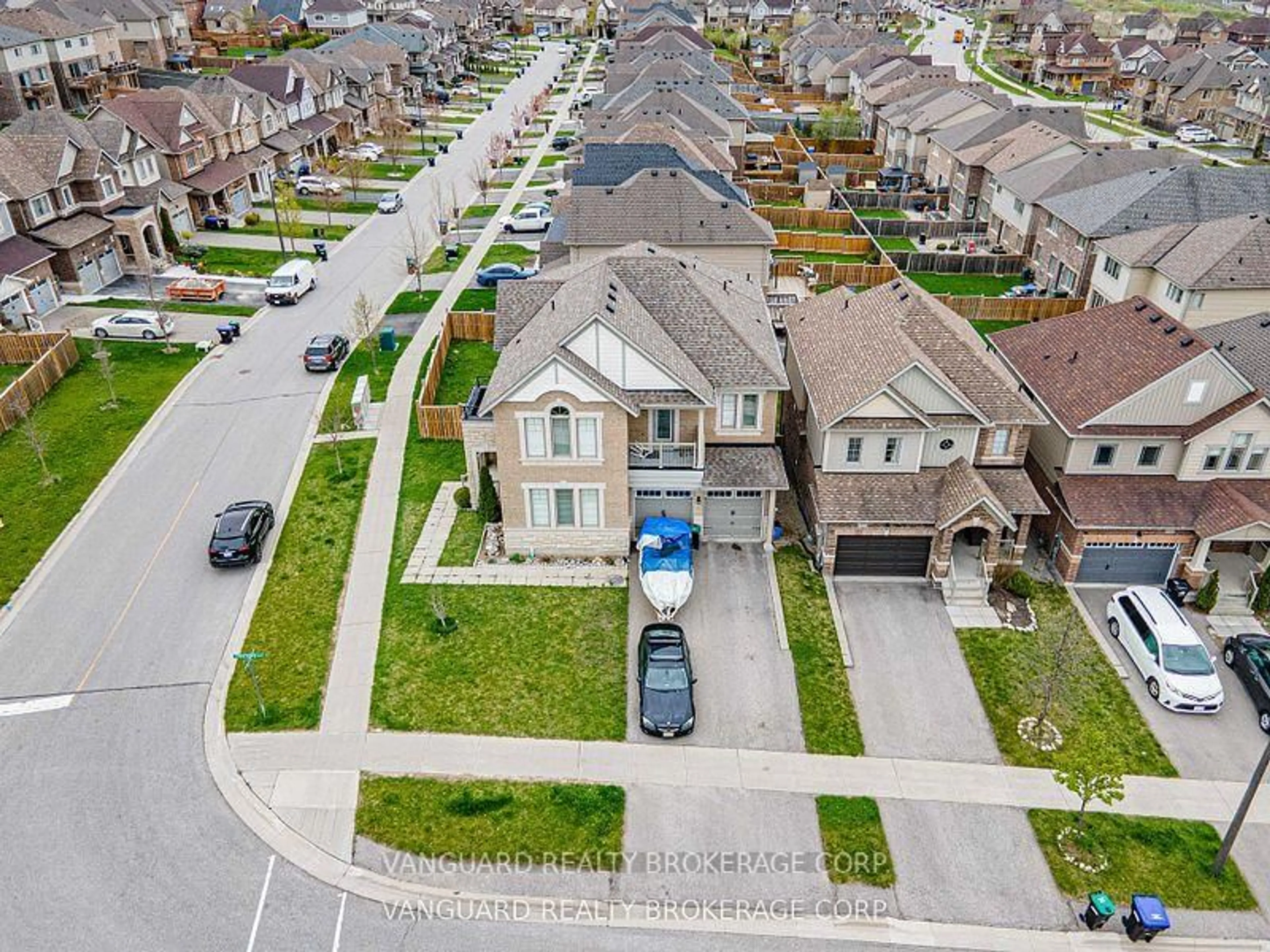 A pic from outside/outdoor area/front of a property/back of a property/a pic from drone, street for 75 Treetops Blvd, New Tecumseth Ontario L9R 0L8