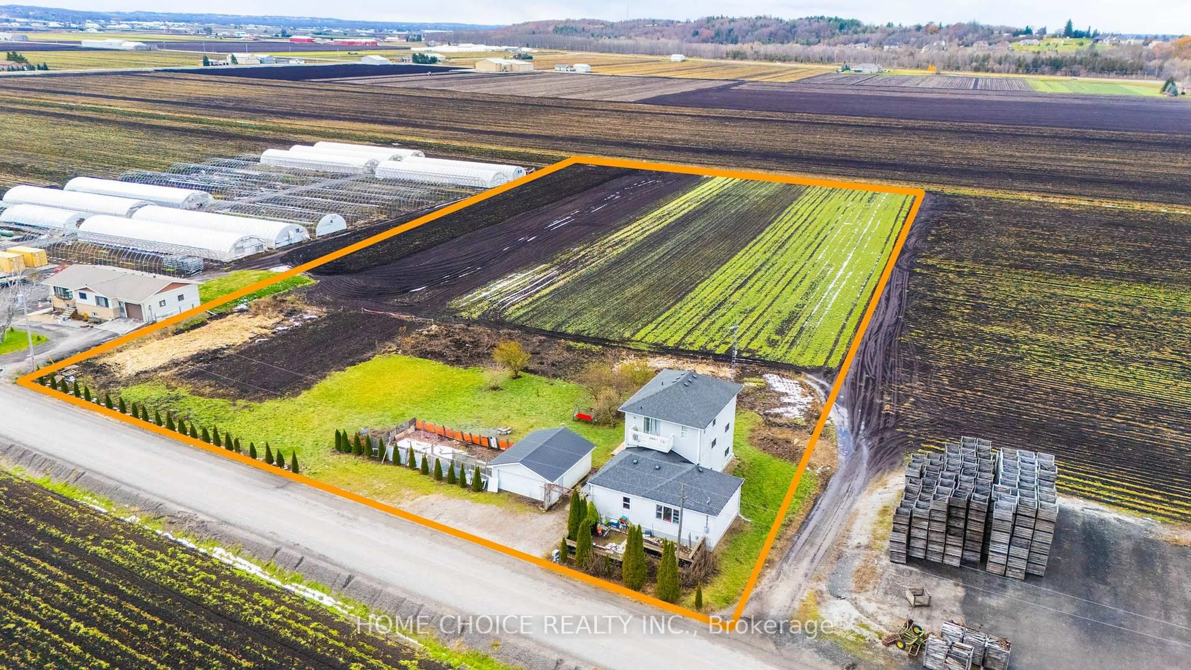 A pic from outside/outdoor area/front of a property/back of a property/a pic from drone, building for 144 Fraser St, Bradford West Gwillimbury Ontario L3Z 3Y8