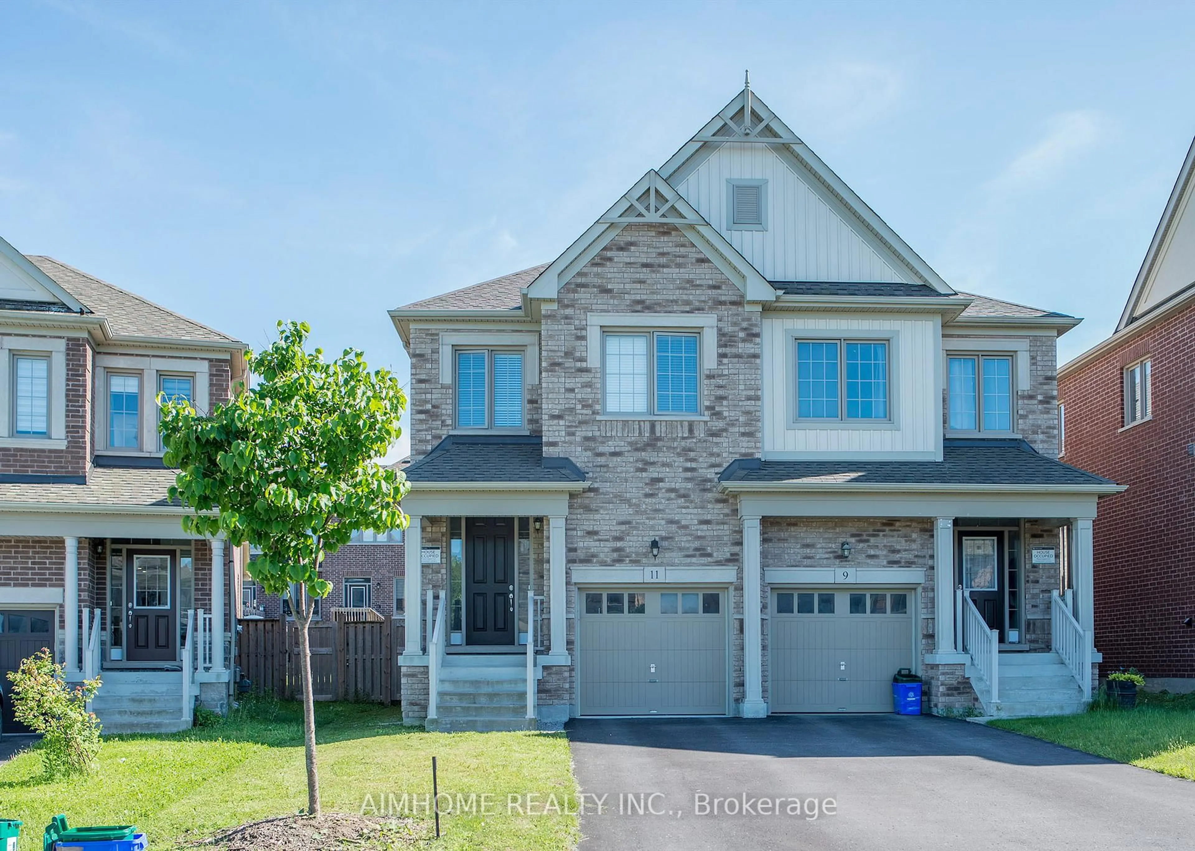 Home with brick exterior material, street for 11 Kester Crt, East Gwillimbury Ontario L9N 0P3