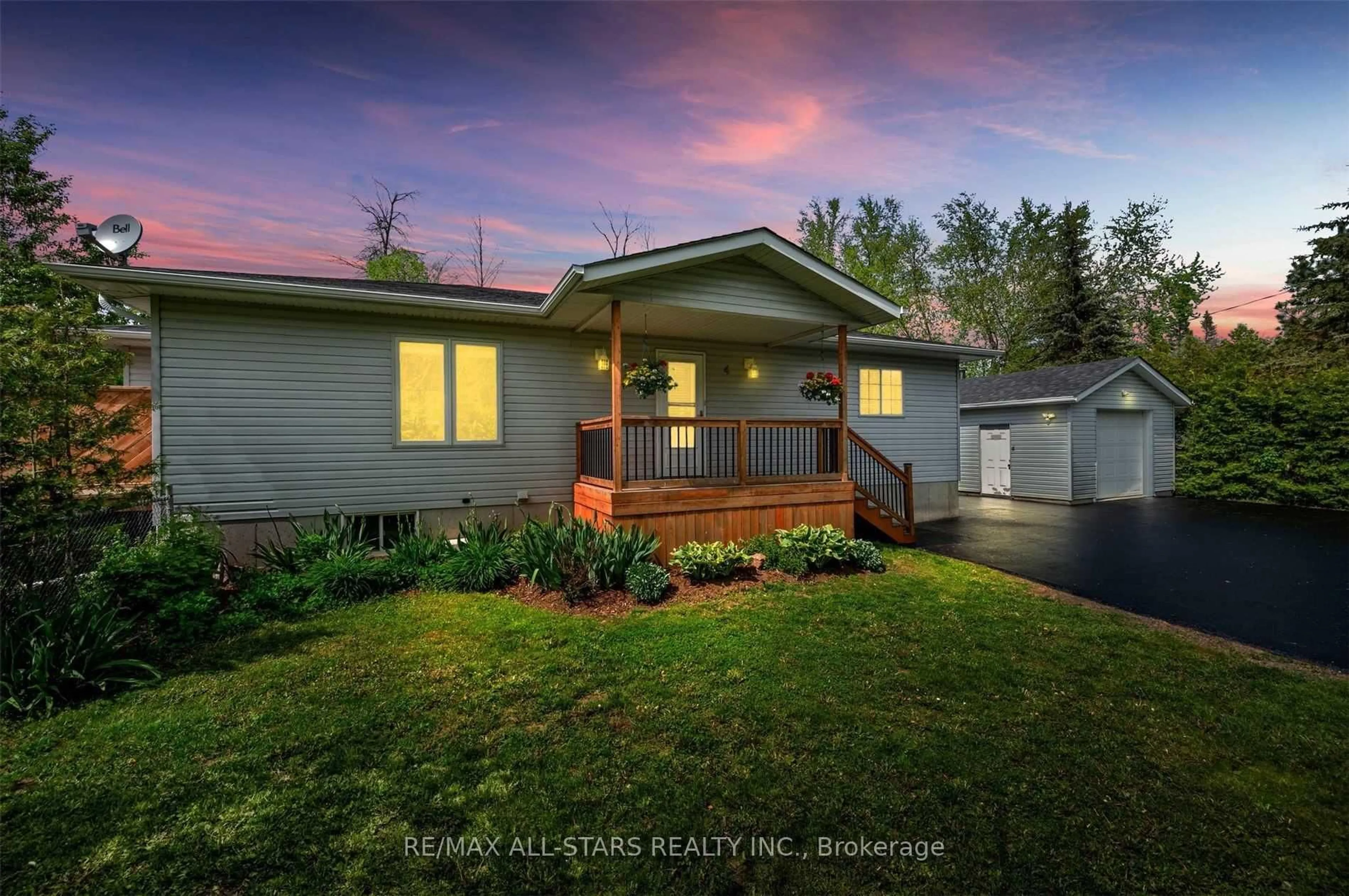 A pic from outside/outdoor area/front of a property/back of a property/a pic from drone, street for 4 Alice Ave, Georgina Ontario L3P 3C8