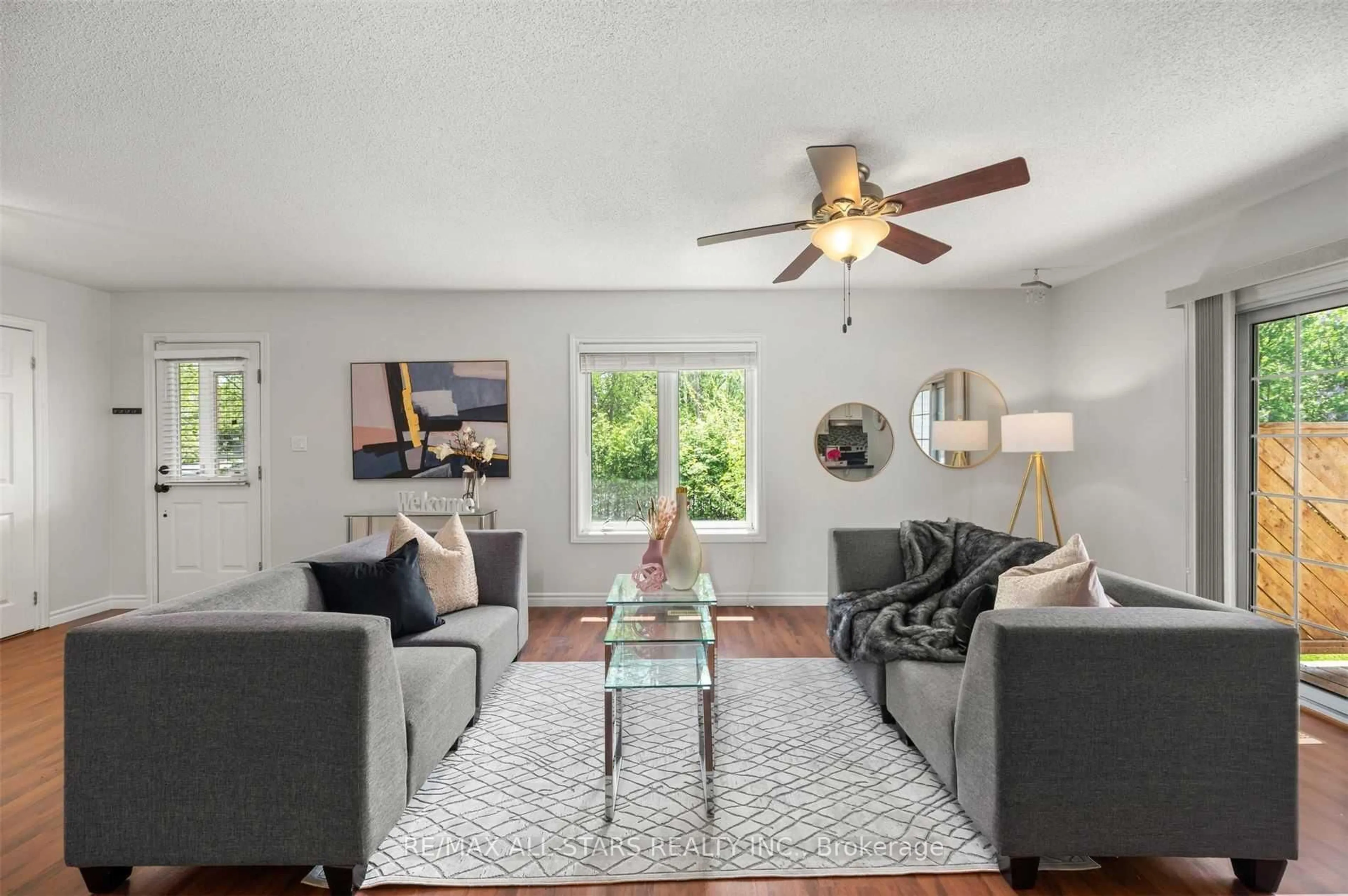 Living room with furniture, unknown for 4 Alice Ave, Georgina Ontario L3P 3C8