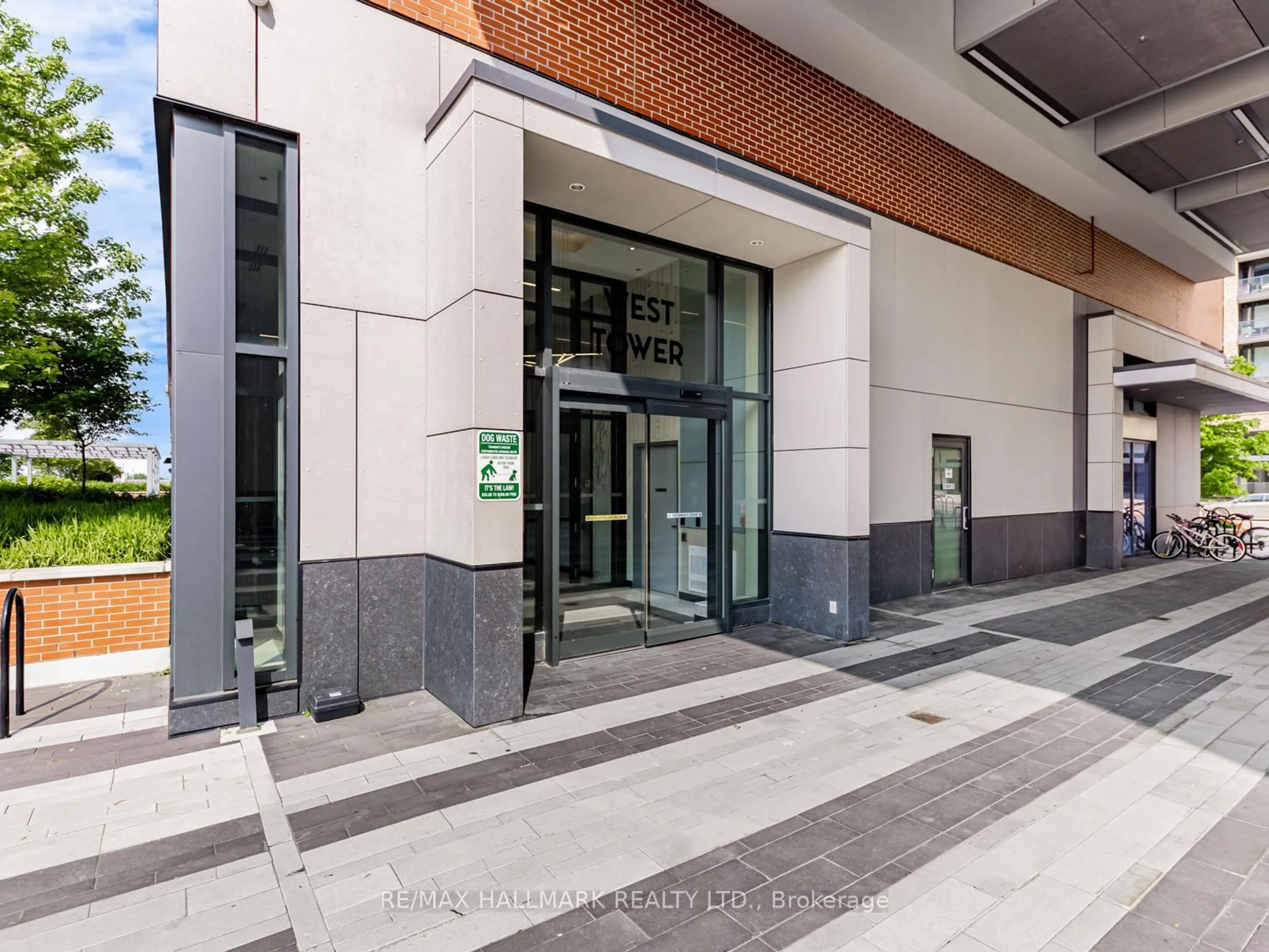 Indoor foyer for 99 Eagle Rock Way #322, Vaughan Ontario L6A 5A7