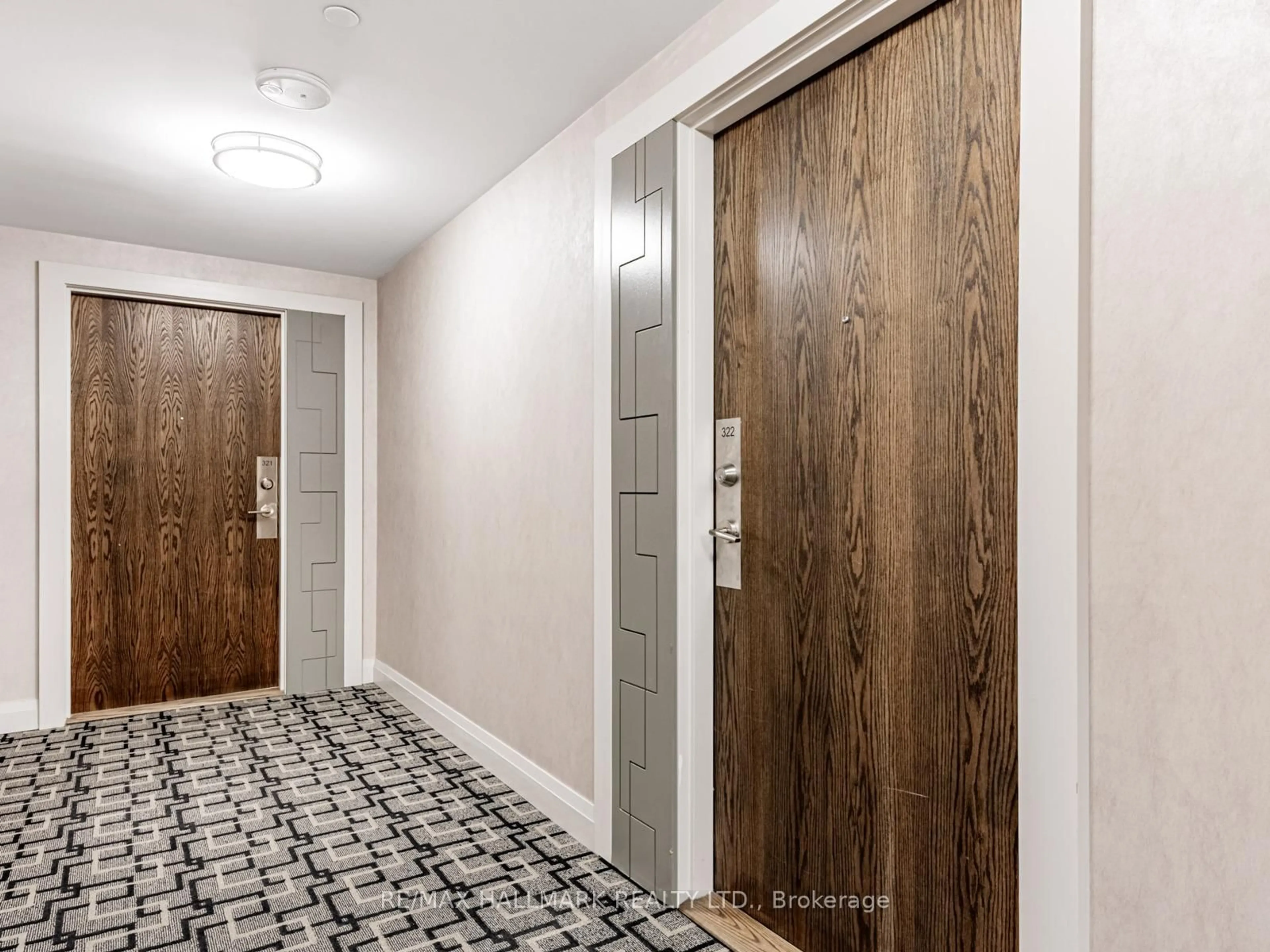 Indoor entryway for 99 Eagle Rock Way #322, Vaughan Ontario L6A 5A7