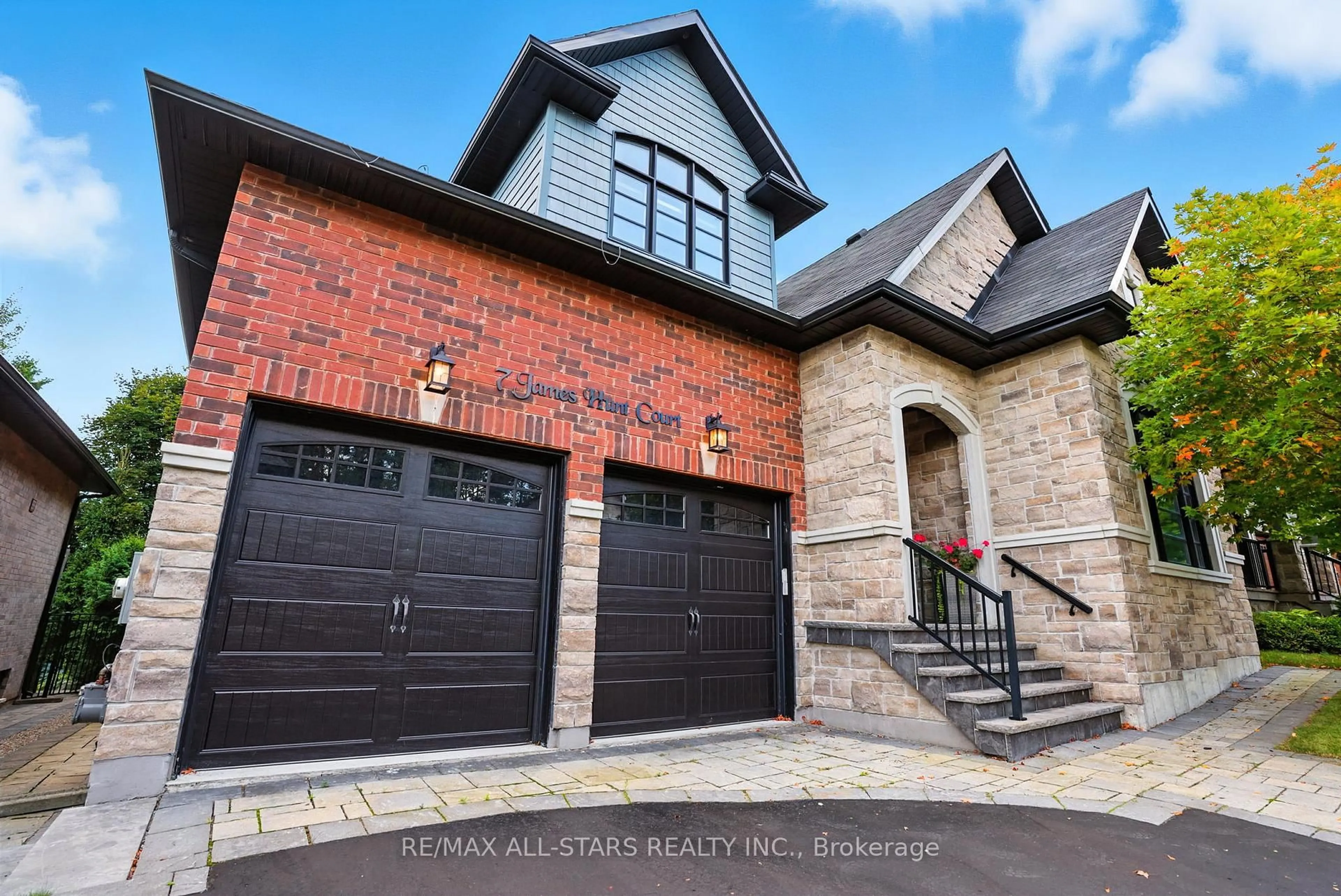Home with brick exterior material, street for 7 Os James Hunt Crt, Uxbridge Ontario L9P 0E3