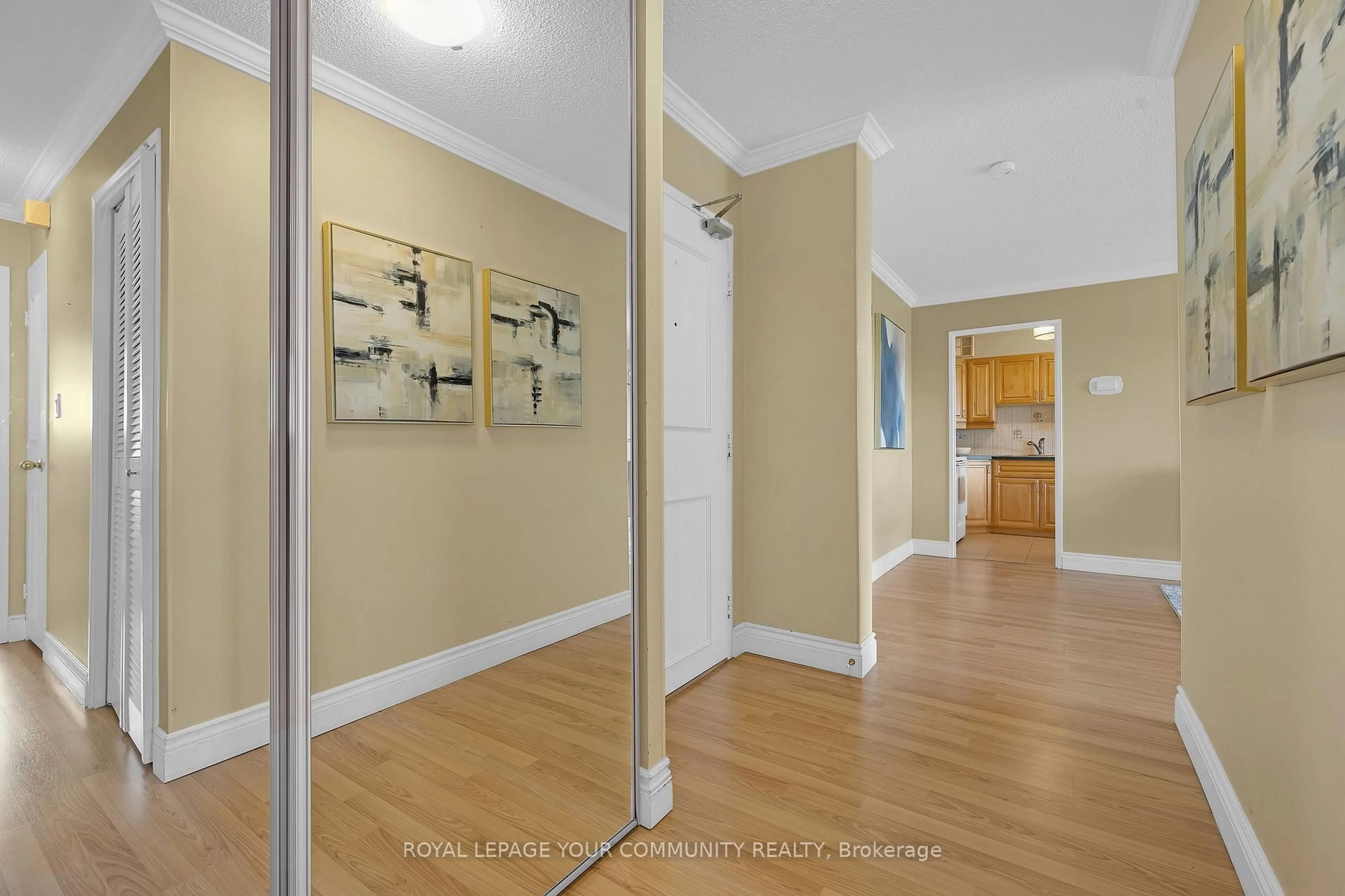 Indoor entryway for 70 Baif Blvd #811, Richmond Hill Ontario L4C 5L1