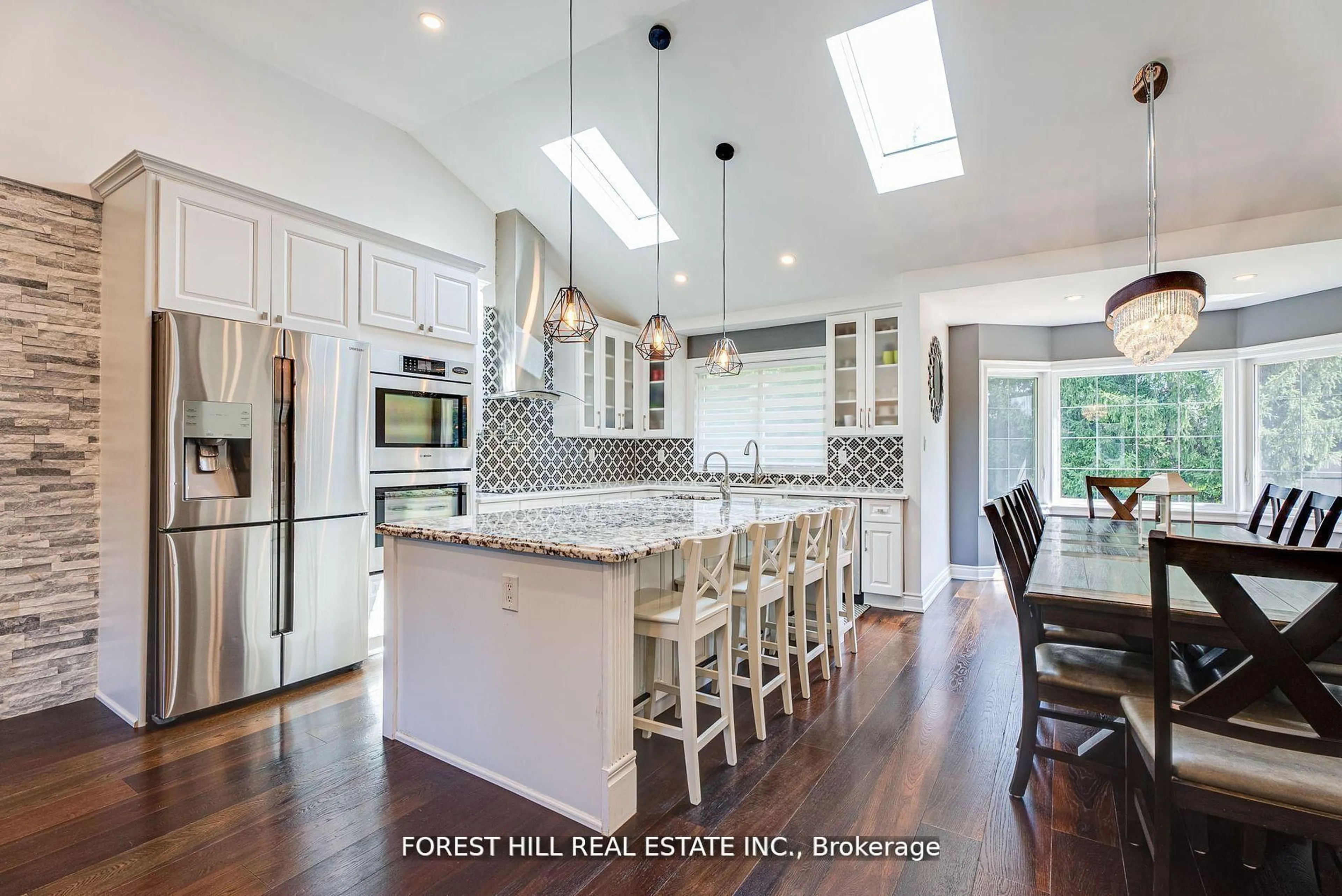 Open concept kitchen, ceramic/tile floor for 5837 Yonge St, Innisfil Ontario L0L 1K0