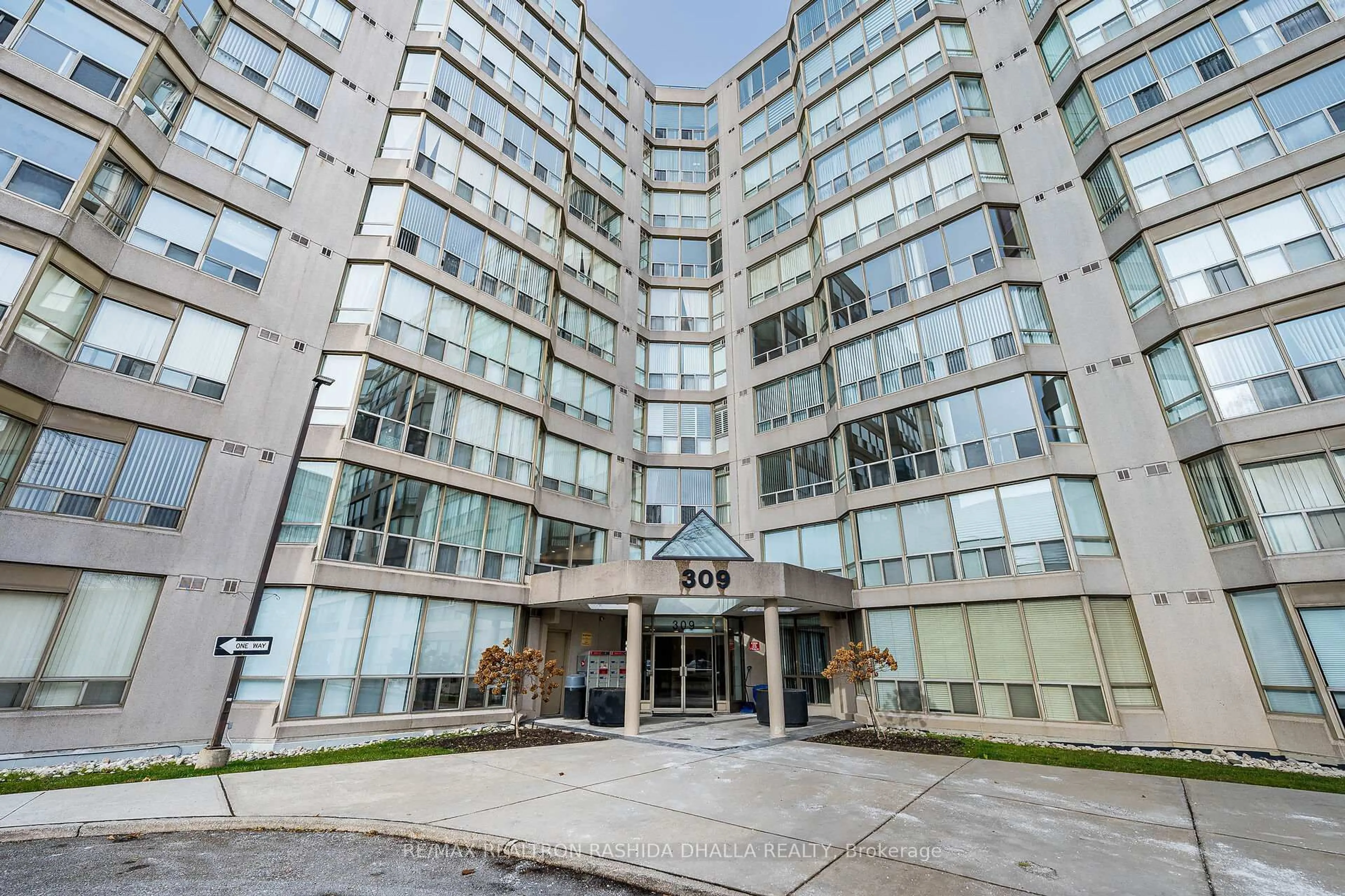 Indoor foyer for 309 Major Mackenzie Dr #608, Richmond Hill Ontario L4C 9V5