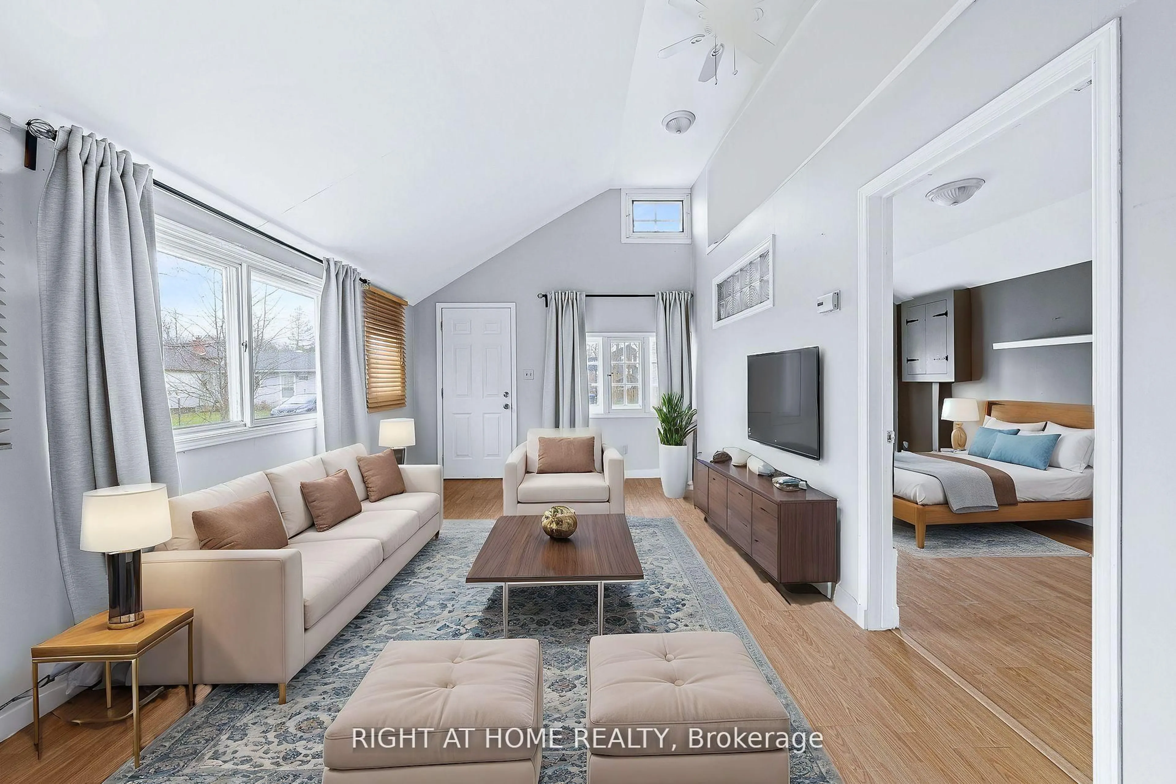 Living room with furniture, unknown for 685 Reid St, Innisfil Ontario L9S 2E9