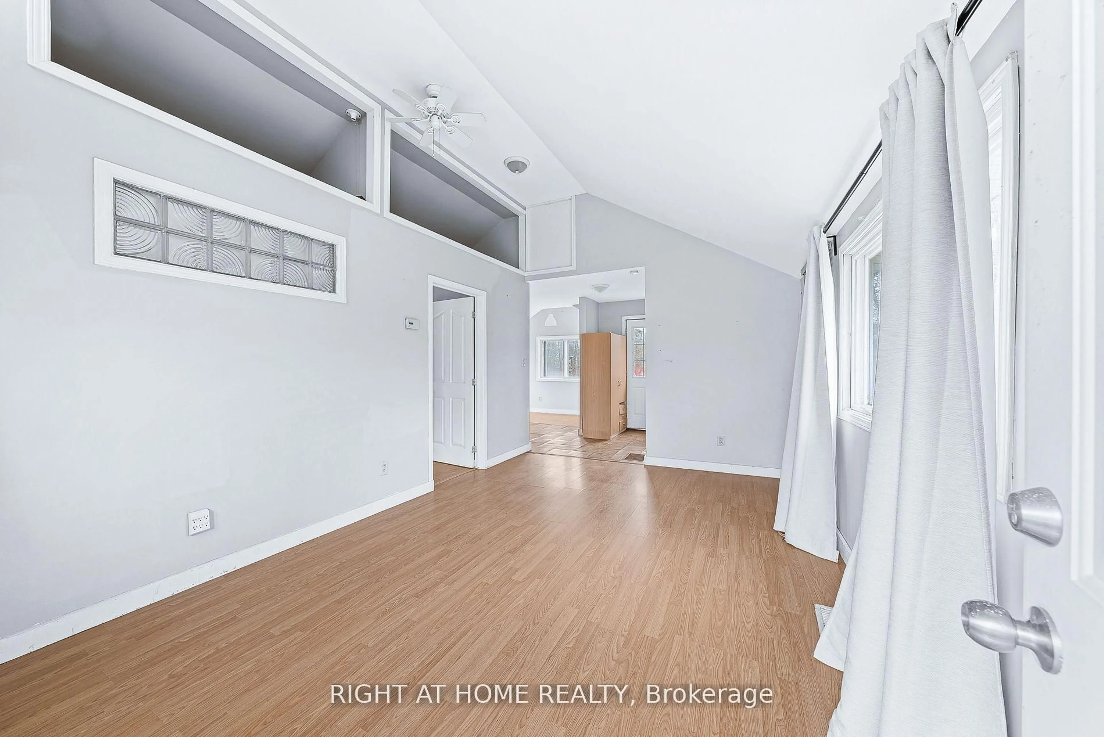 A pic of a room for 685 Reid St, Innisfil Ontario L9S 2E9