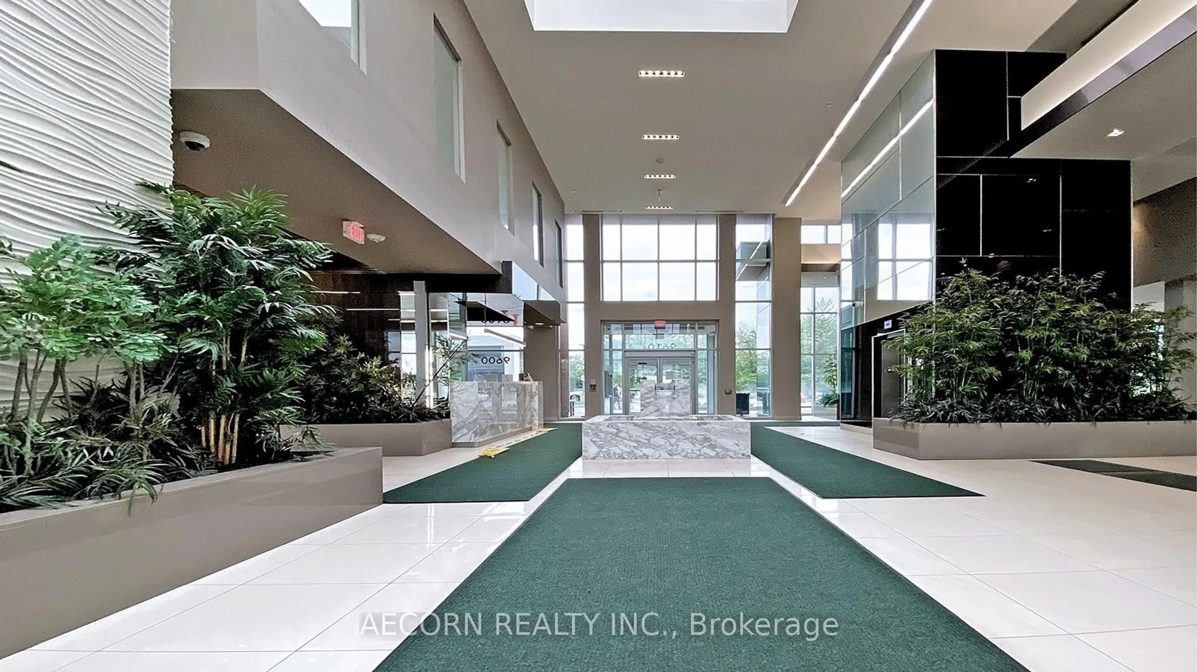 Indoor foyer for 9600 Yonge St #1111B, Richmond Hill Ontario L4C 0X3