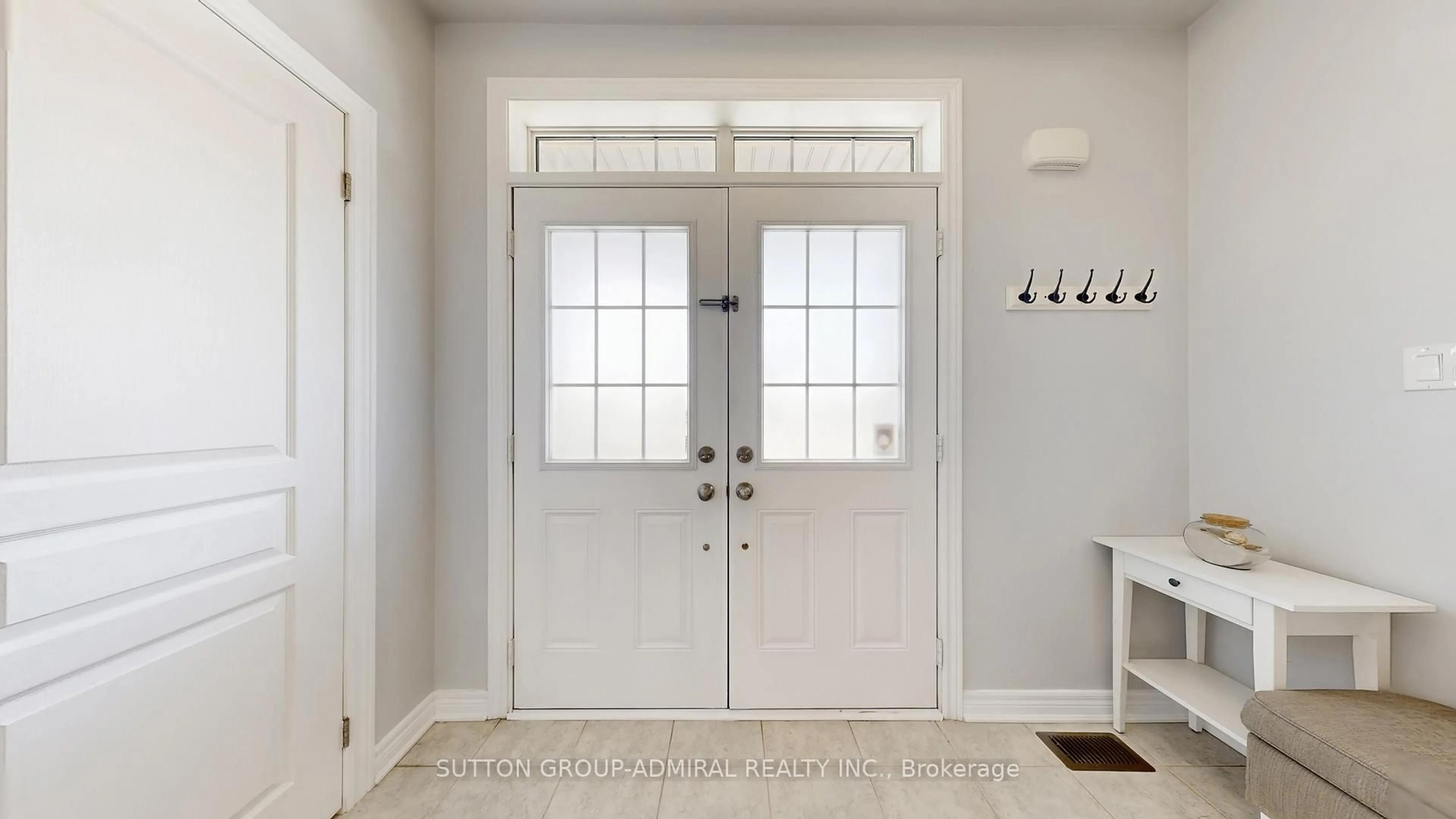 Indoor entryway for 6 Andreeta Dr, Vaughan Ontario L4H 4H4