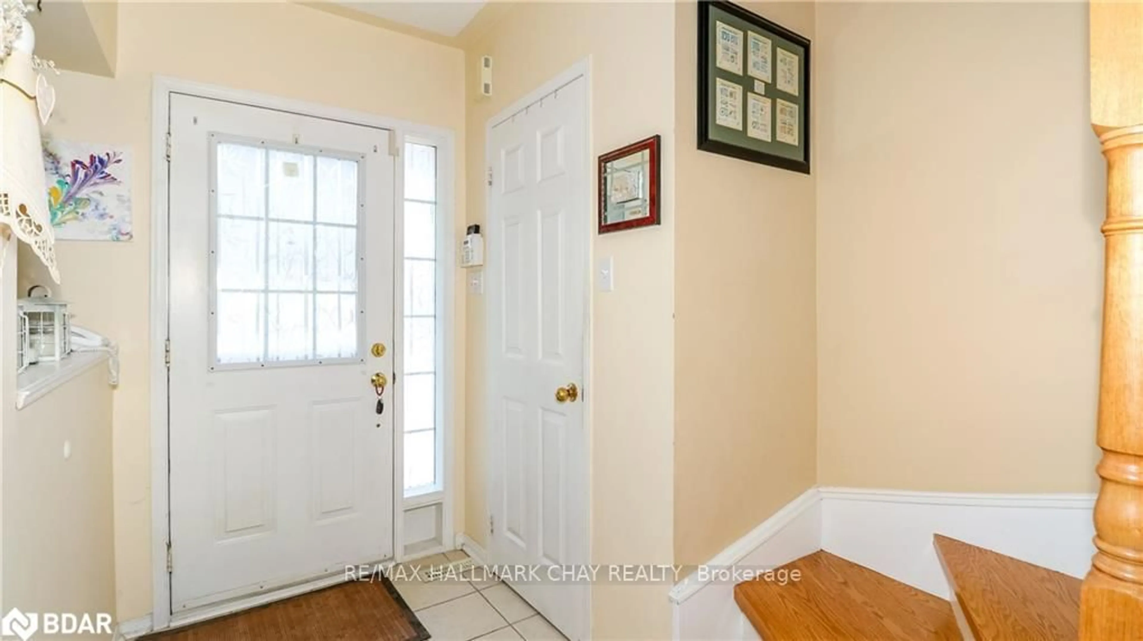 Indoor entryway for 14 Gold Park Gate, Essa Ontario L0M 1B2