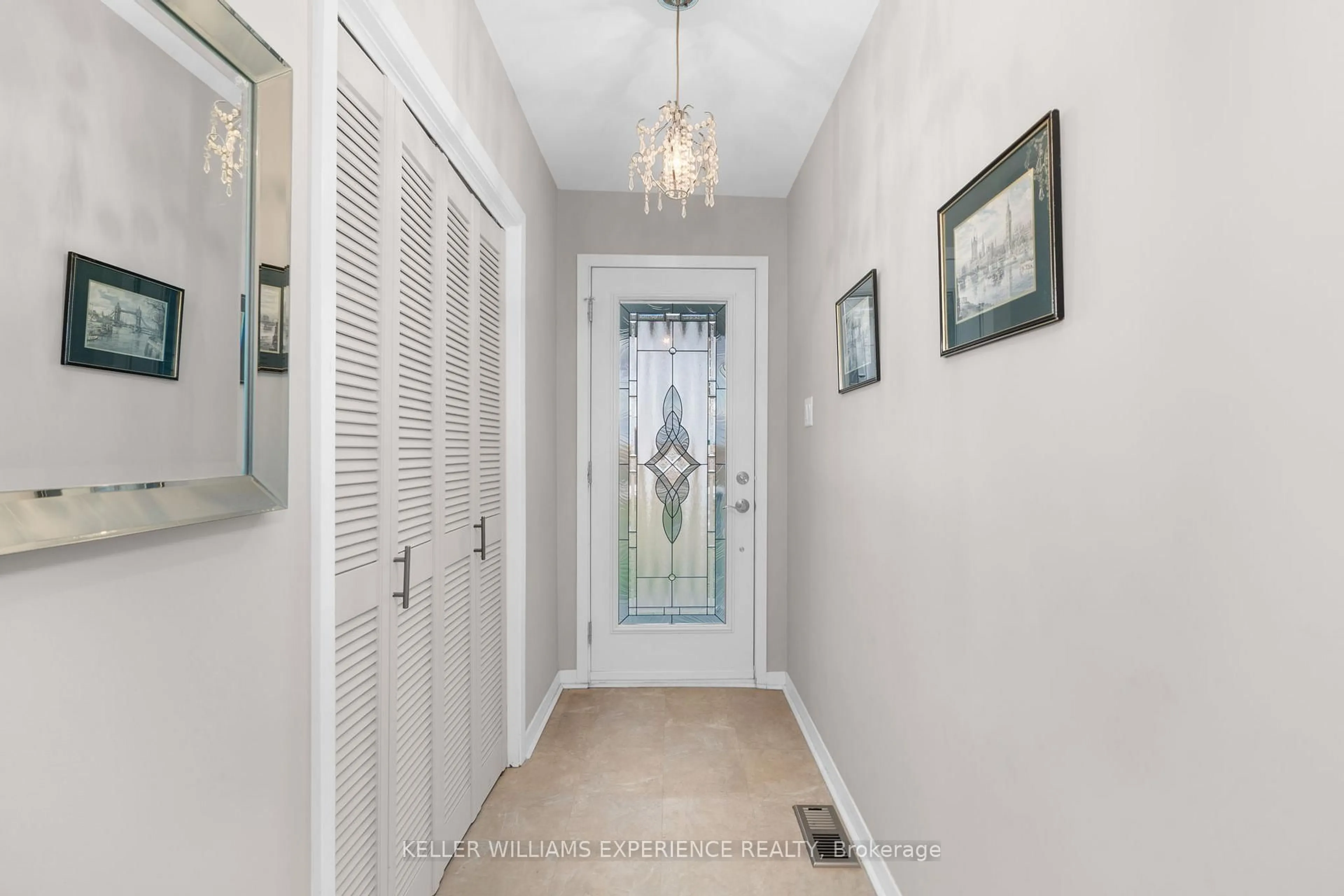 Indoor entryway for 5628 County Rd 27 Rd, Essa Ontario L0L 1L0