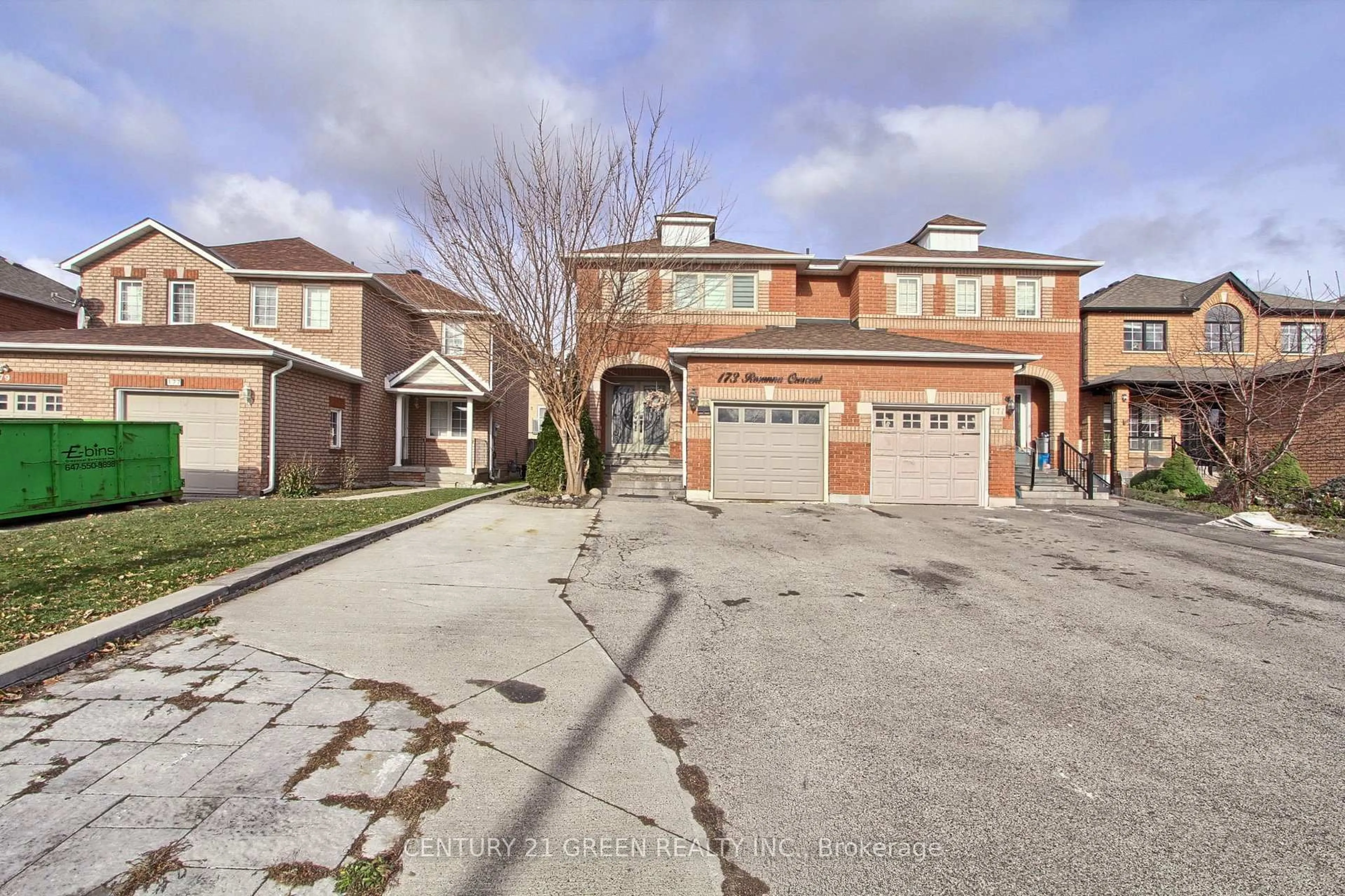 A pic from outside/outdoor area/front of a property/back of a property/a pic from drone, street for 173 Rosanna Cres, Vaughan Ontario L6A 2T4
