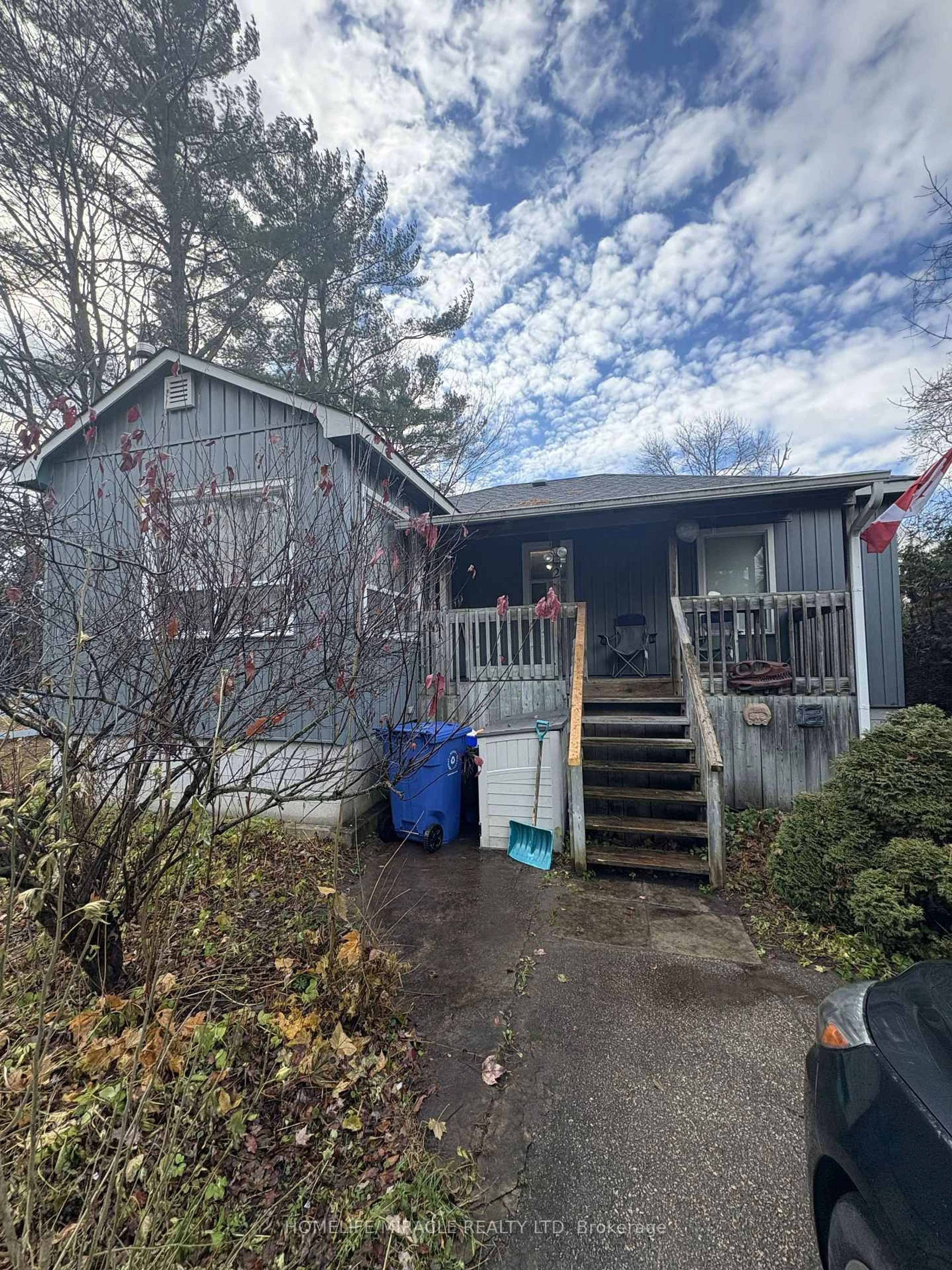 Unknown for 2 Della St, Georgina Ontario L0E 1R0