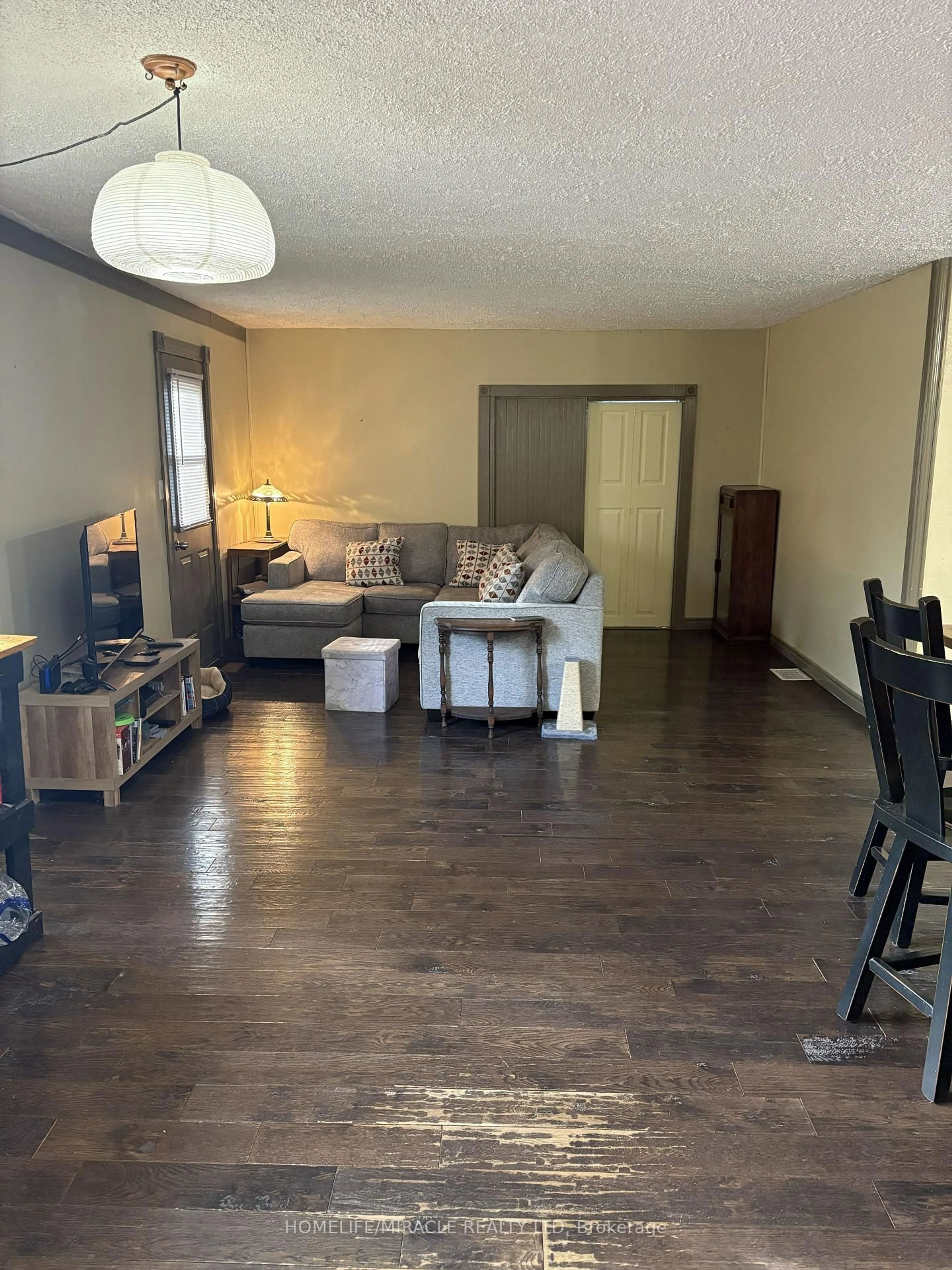 A pic of a room for 2 Della St, Georgina Ontario L0E 1R0