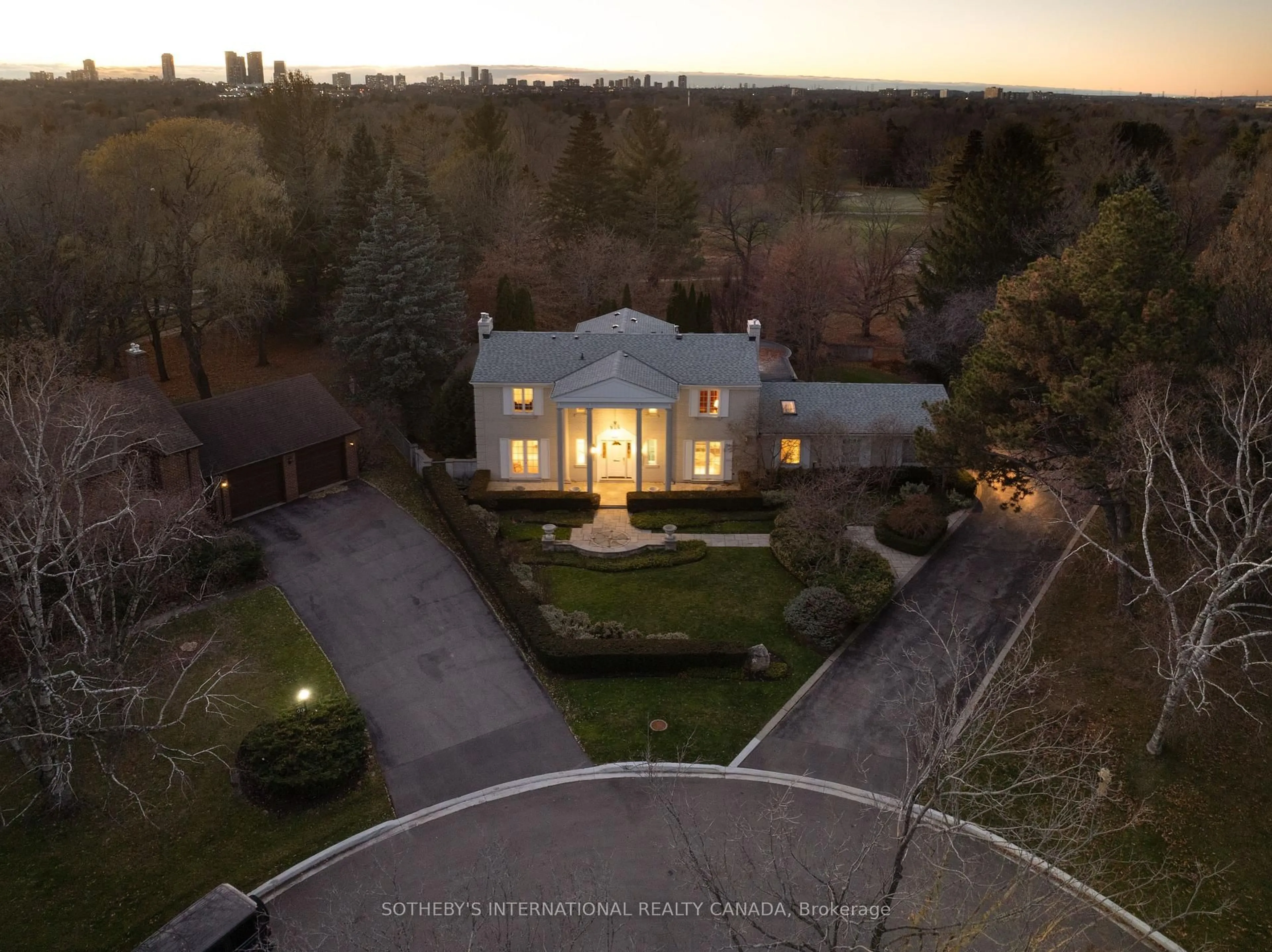 A pic from outside/outdoor area/front of a property/back of a property/a pic from drone, unknown for 91 Fairway Heights Dr, Markham Ontario L3T 3A7