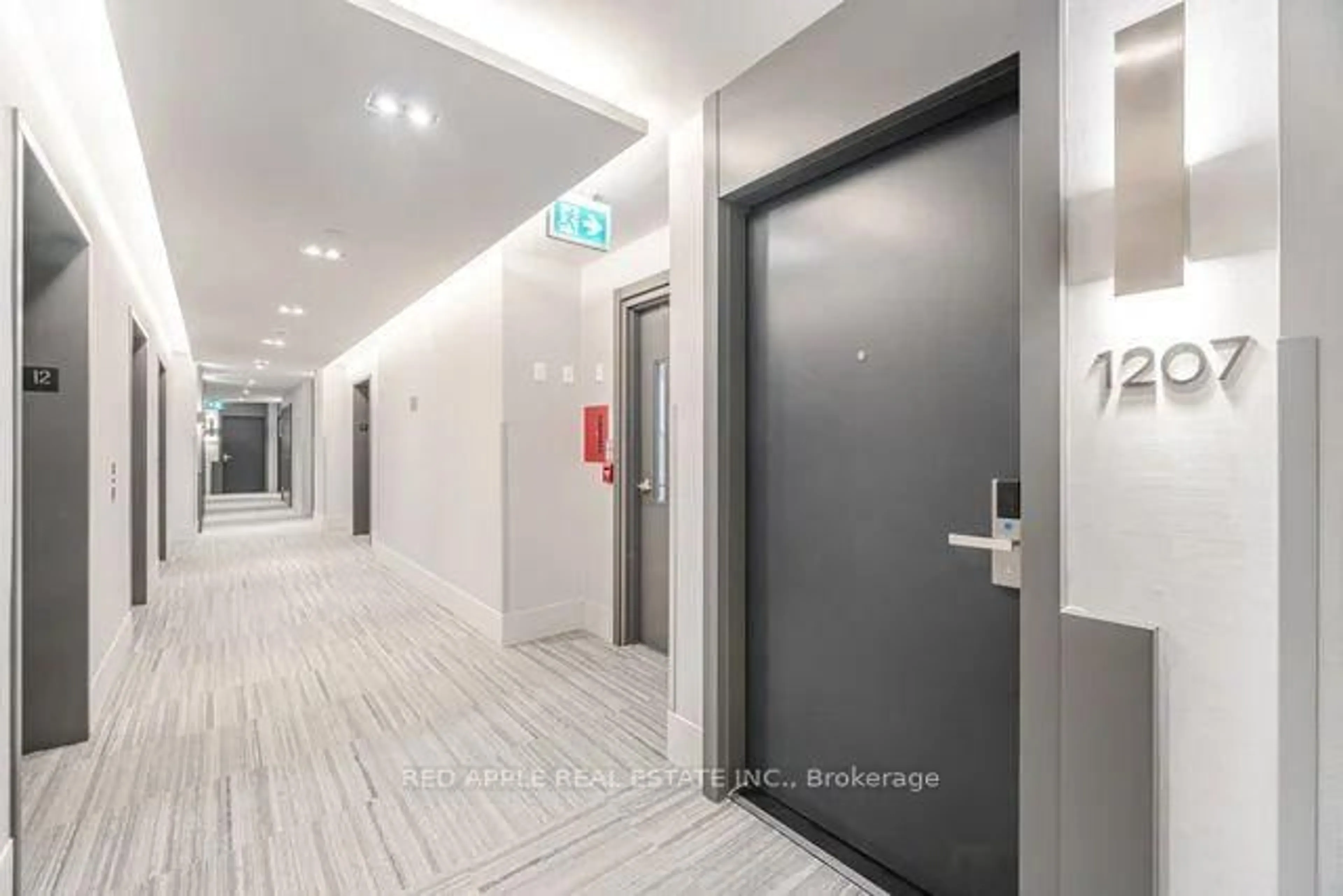 Indoor foyer for 18 Water Walk Dr #1207, Markham Ontario L3R 6L5