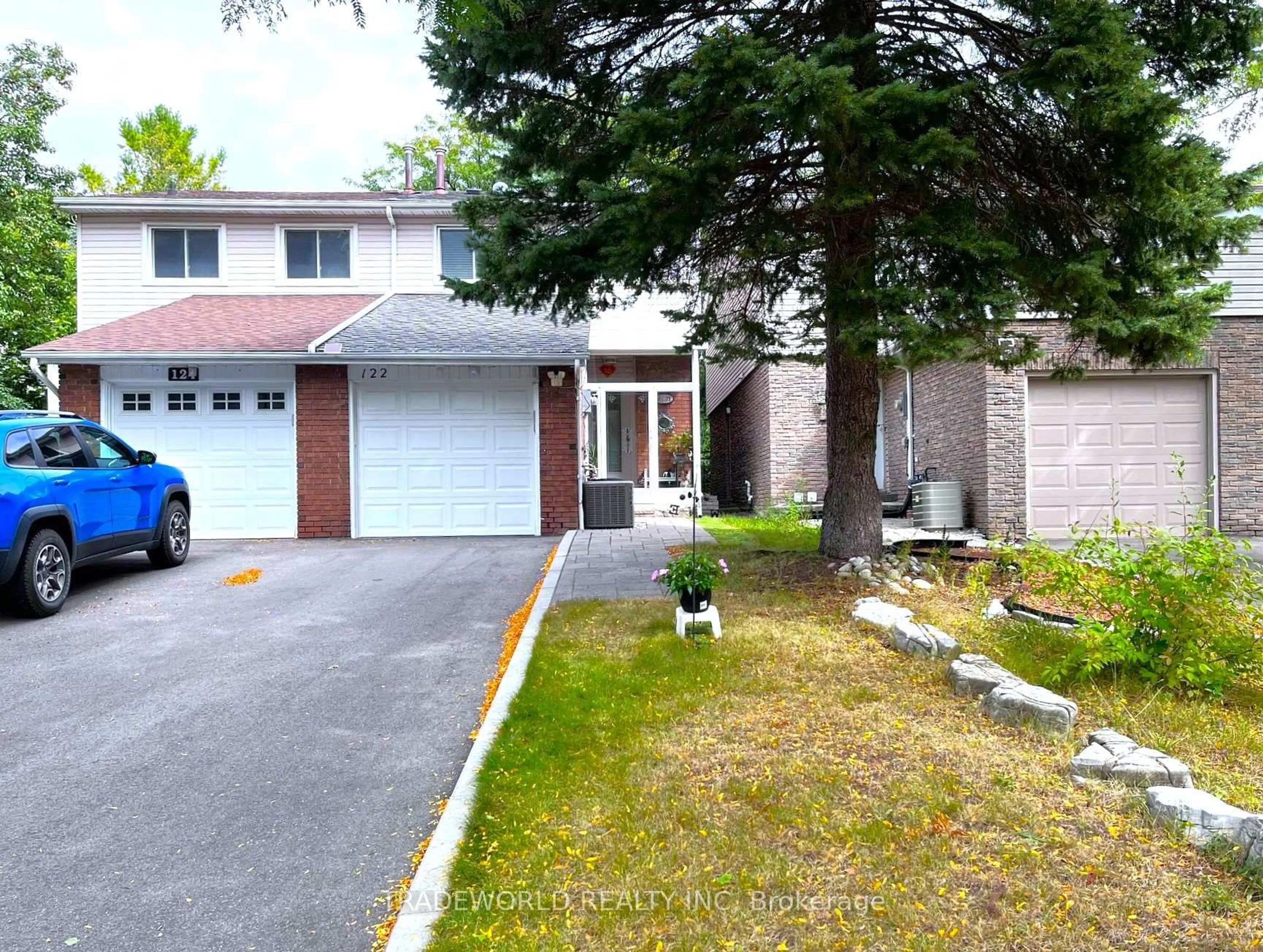 A pic from outside/outdoor area/front of a property/back of a property/a pic from drone, street for 122 Tamarack Dr, Markham Ontario L3T 4X4