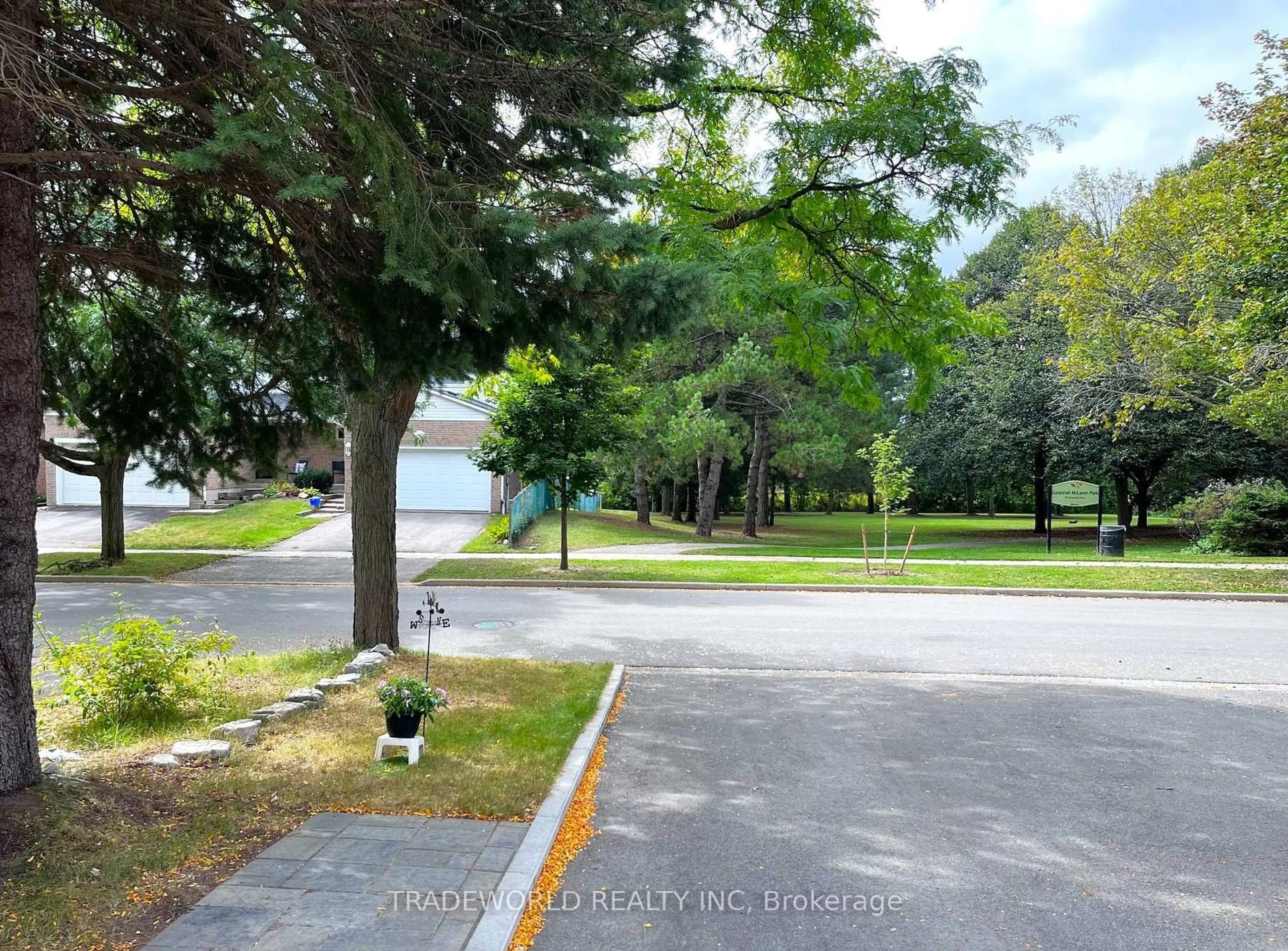 A pic from outside/outdoor area/front of a property/back of a property/a pic from drone, water/lake/river/ocean view for 122 Tamarack Dr, Markham Ontario L3T 4X4