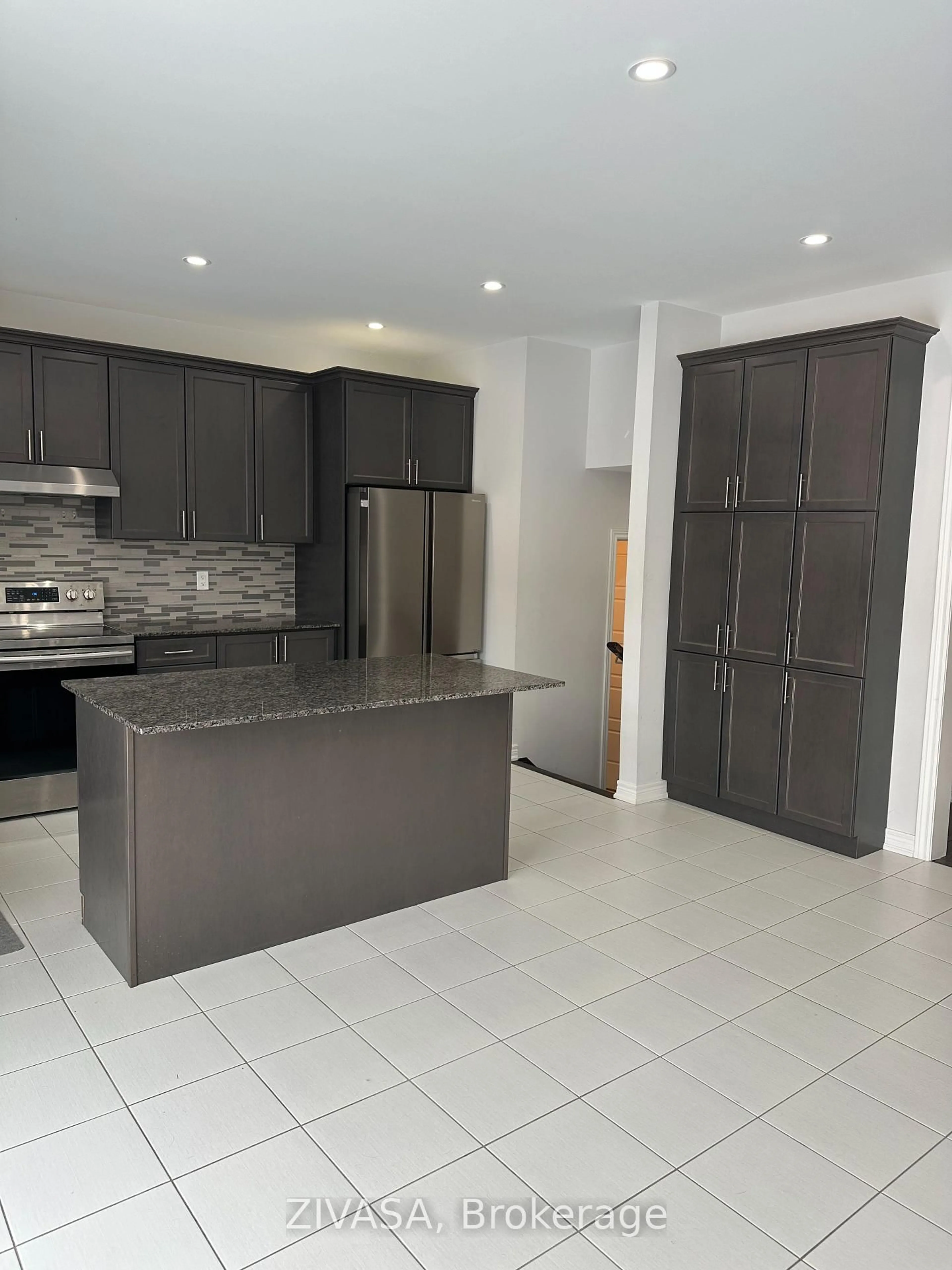 Open concept kitchen, ceramic/tile floor for 976 Green St, Innisfil Ontario L0L 1W0