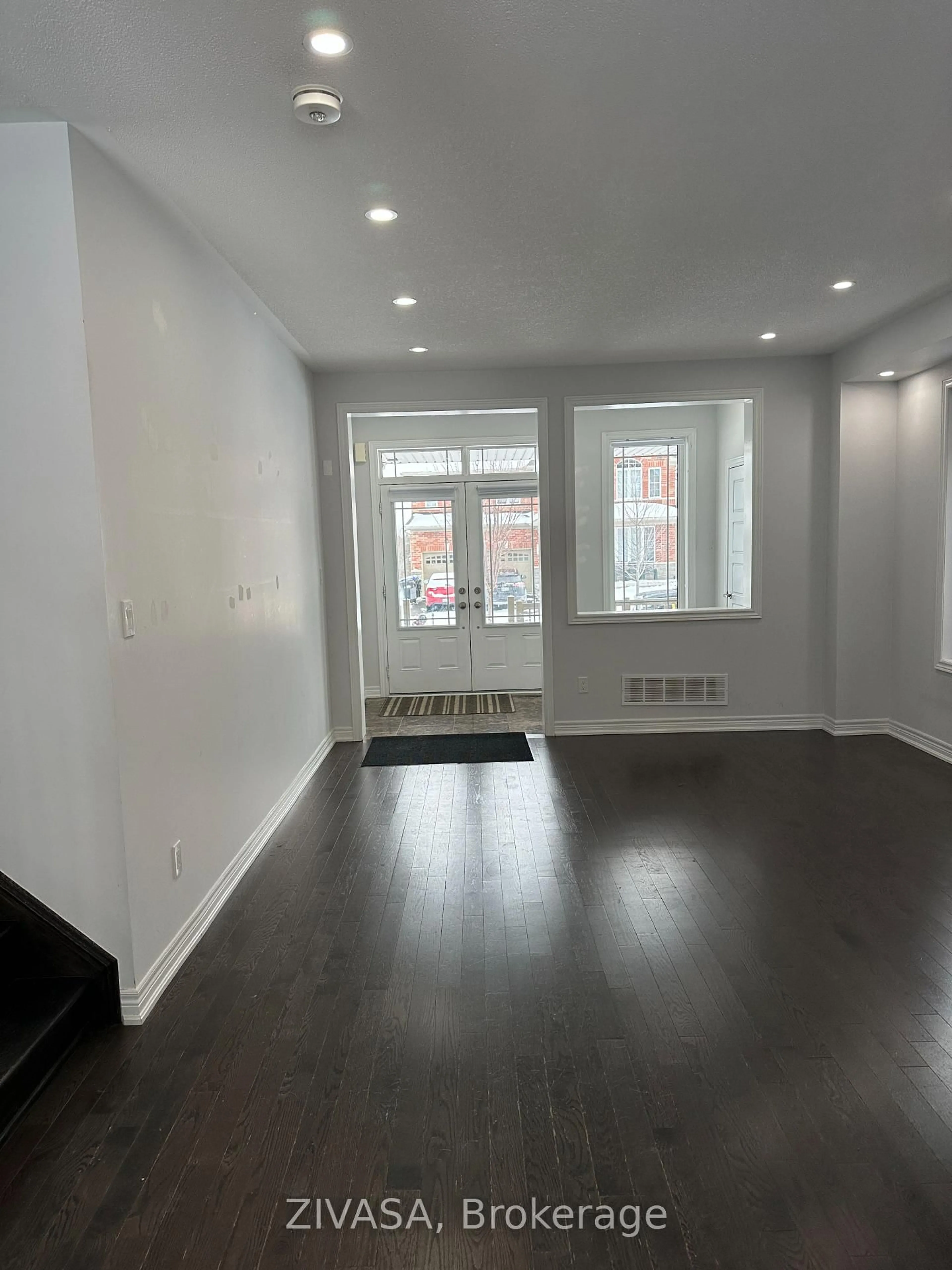 A pic of a room for 976 Green St, Innisfil Ontario L0L 1W0