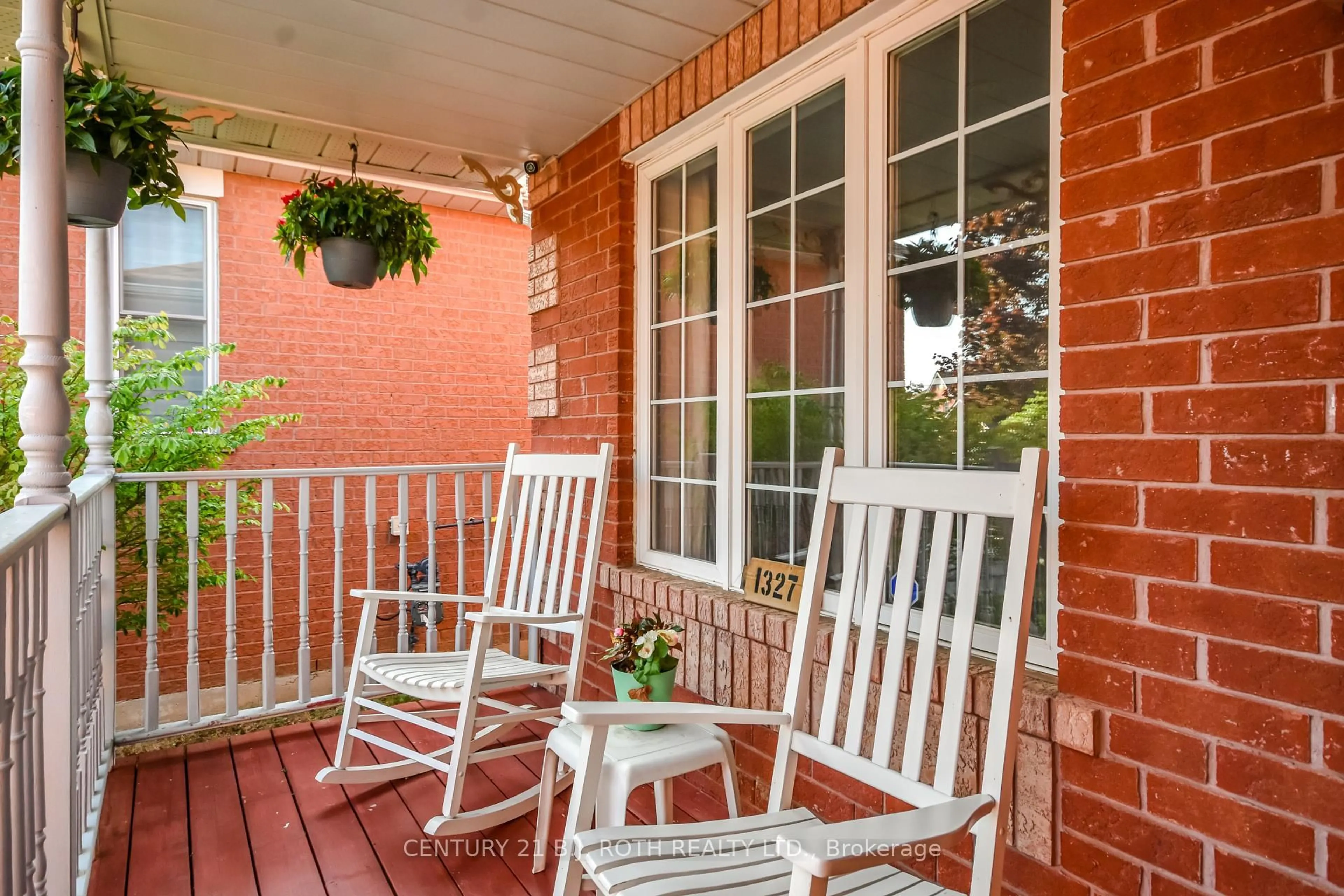 Patio, street for 1327 Vincent Cres, Innisfil Ontario L9S 1Z8