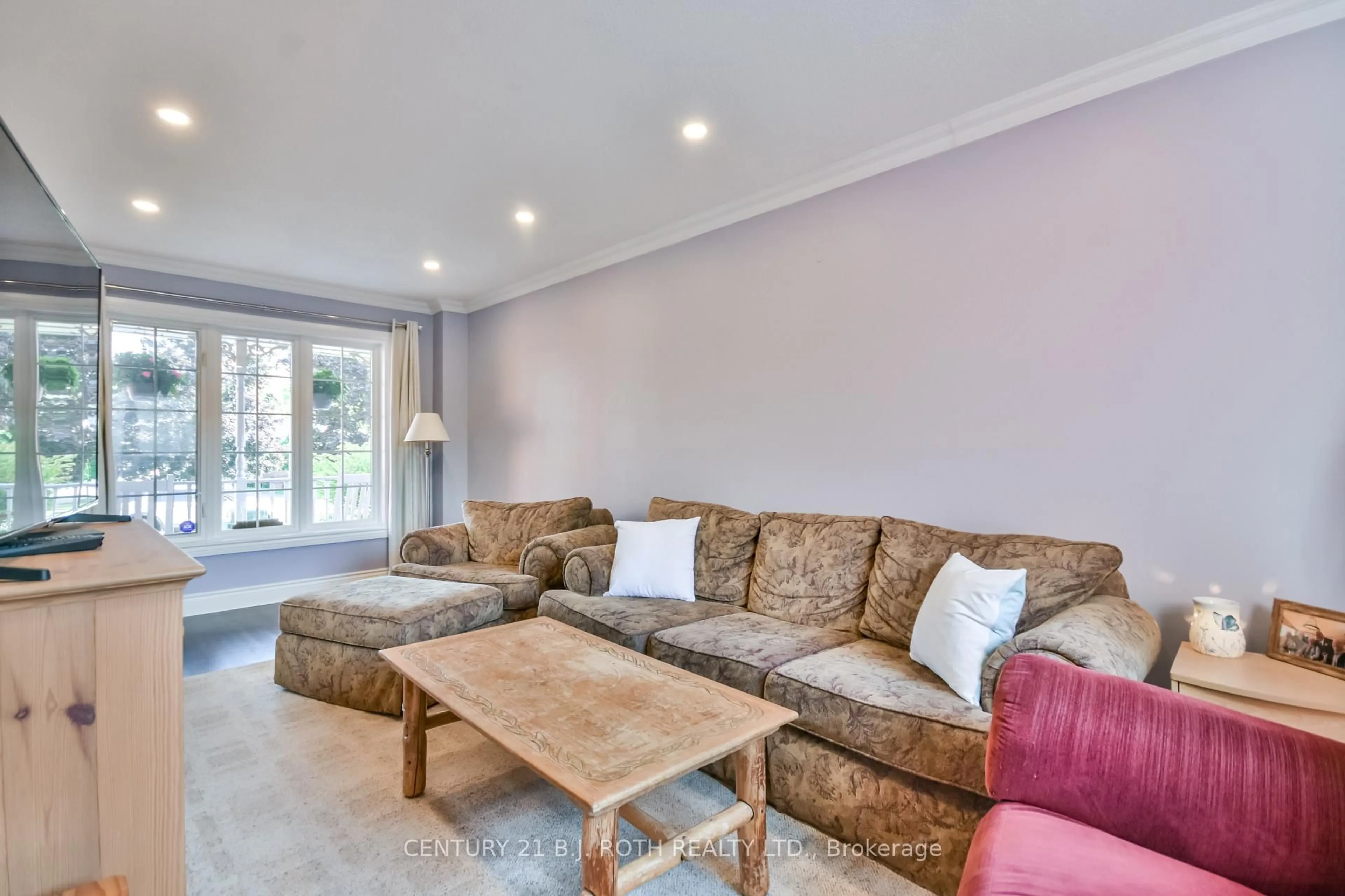 Living room with furniture, unknown for 1327 Vincent Cres, Innisfil Ontario L9S 1Z8