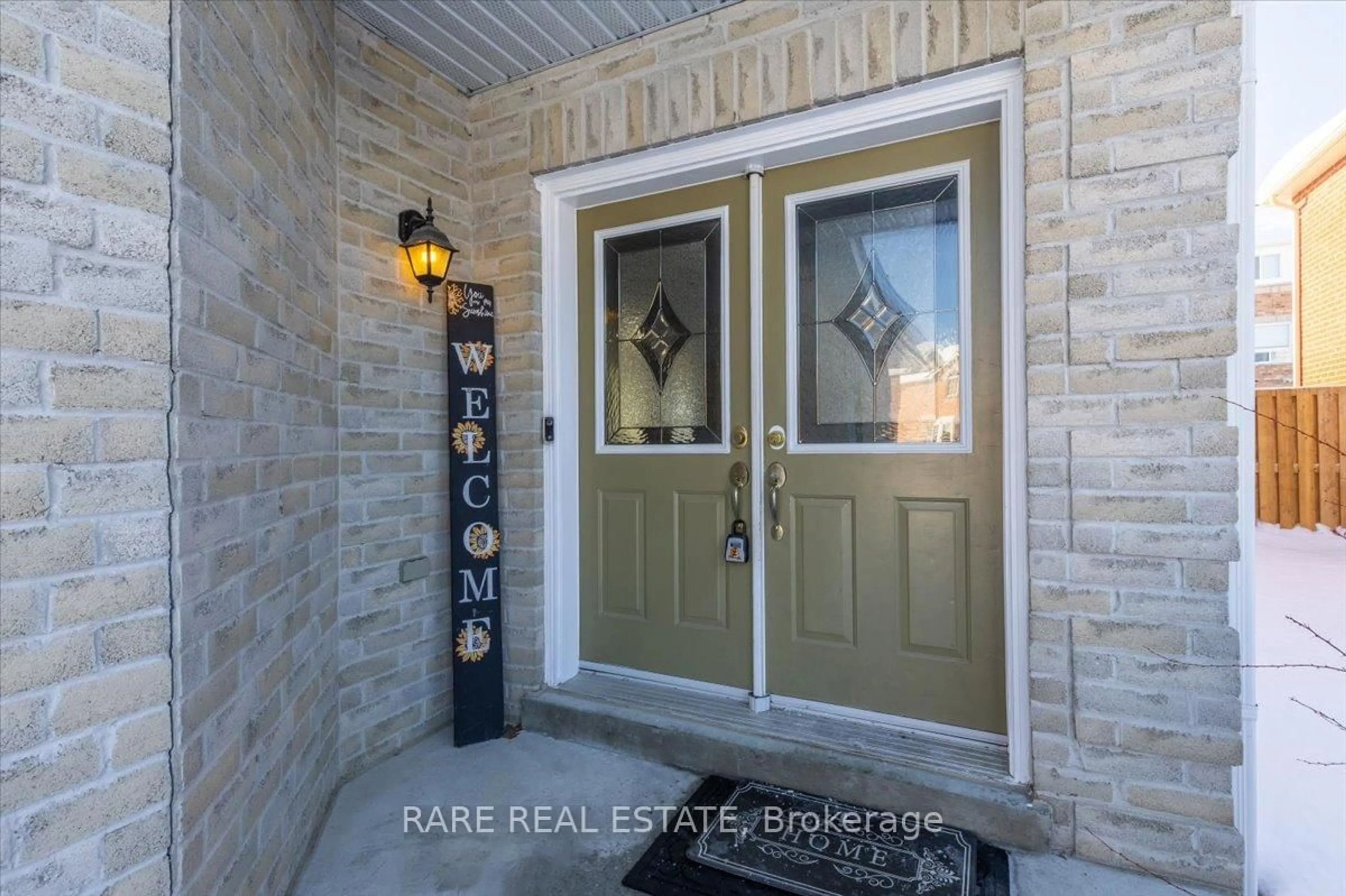 Indoor entryway for 1444 Forest St, Innisfil Ontario L9S 4Y4