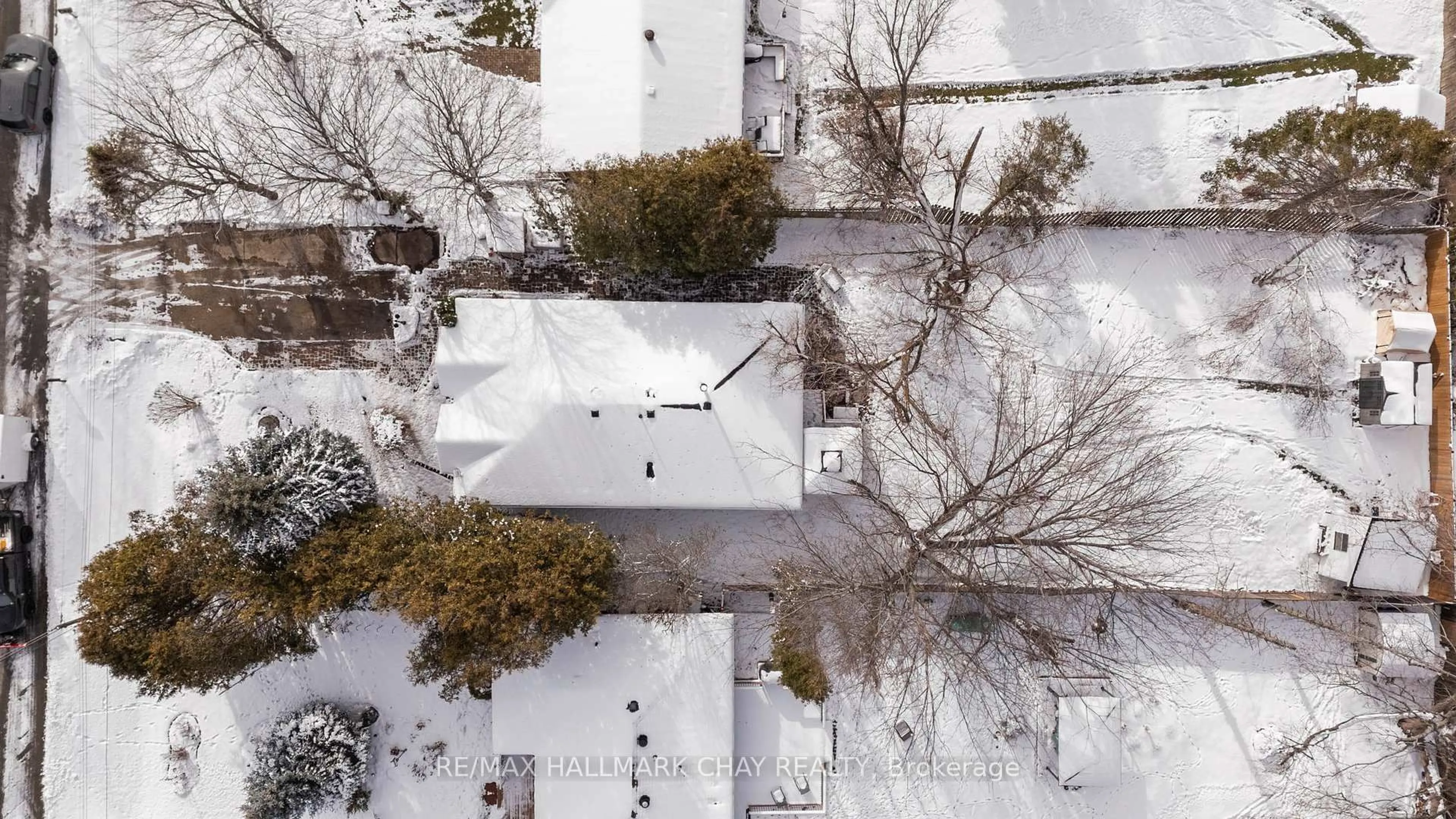 A pic from outside/outdoor area/front of a property/back of a property/a pic from drone, street for 78 Twmarc Ave, Brock Ontario L0K 1A0
