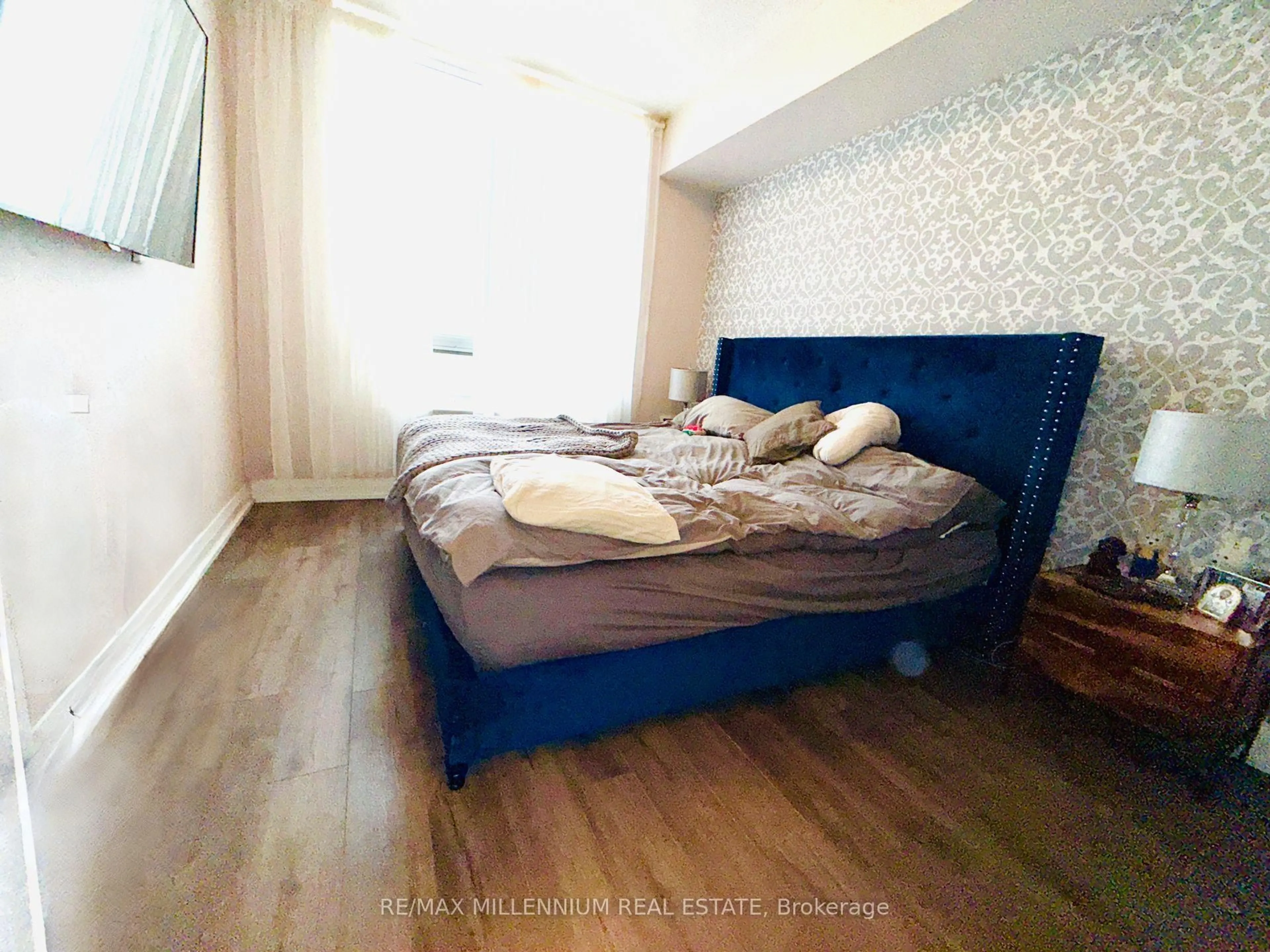 Bedroom with bed, wood/laminate floor for 85 North Park Rd #1415, Vaughan Ontario L3T 1S1