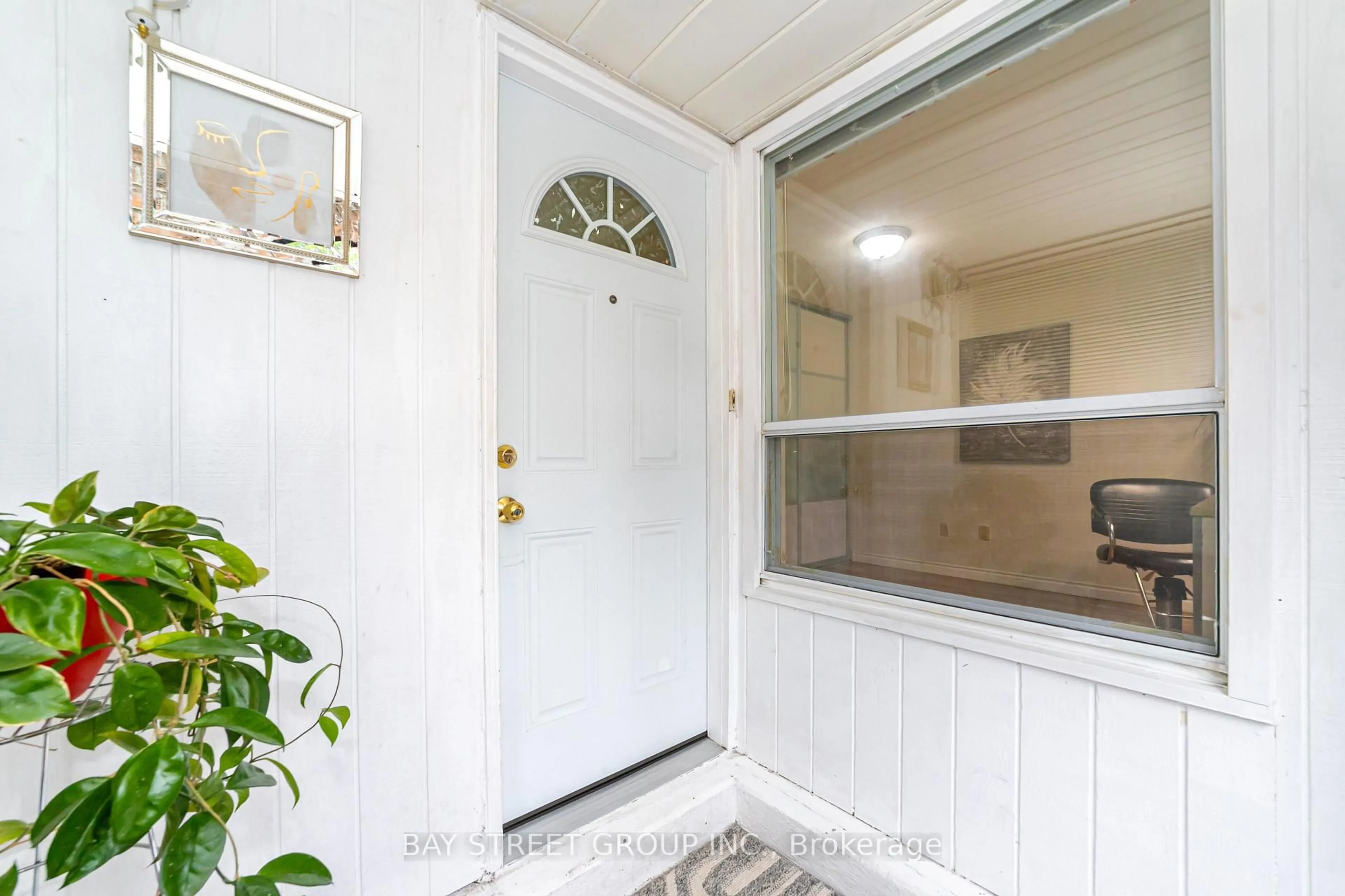 Indoor entryway for 61 Mabley Cres, Vaughan Ontario L4J 2Z7