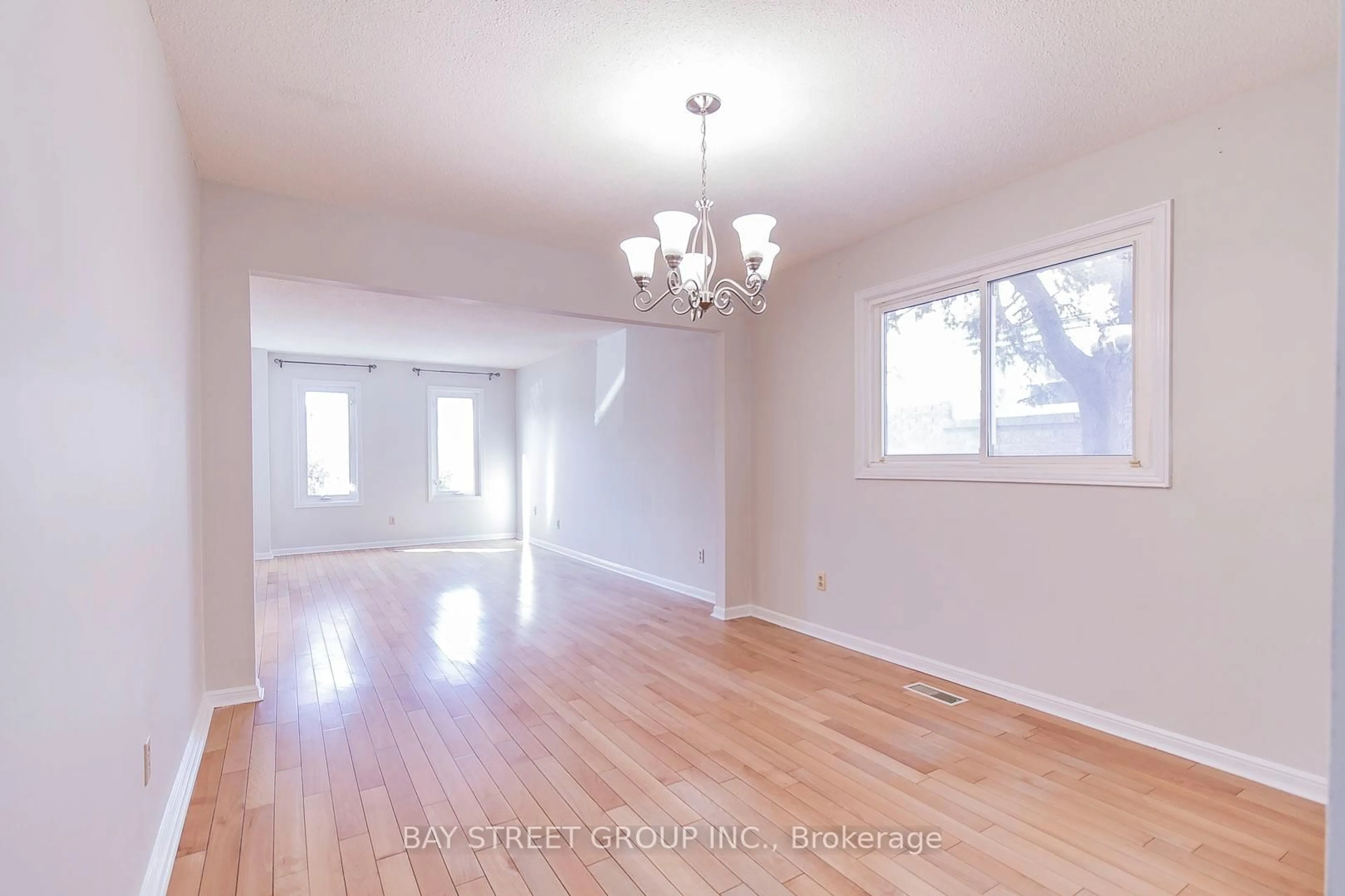 A pic of a room for 300 Fincham Ave, Markham Ontario L3P 4E7