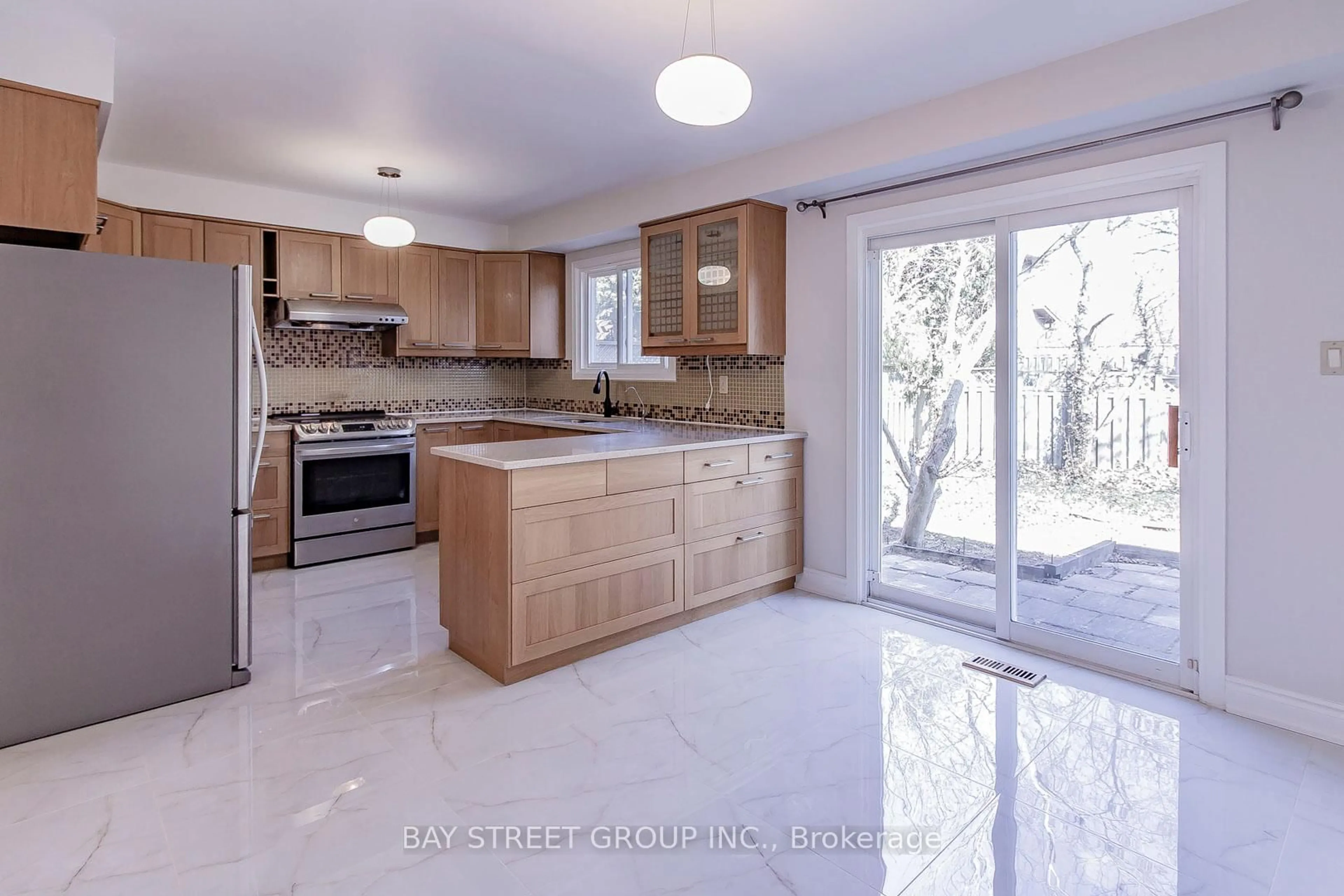 Open concept kitchen, ceramic/tile floor for 300 Fincham Ave, Markham Ontario L3P 4E7