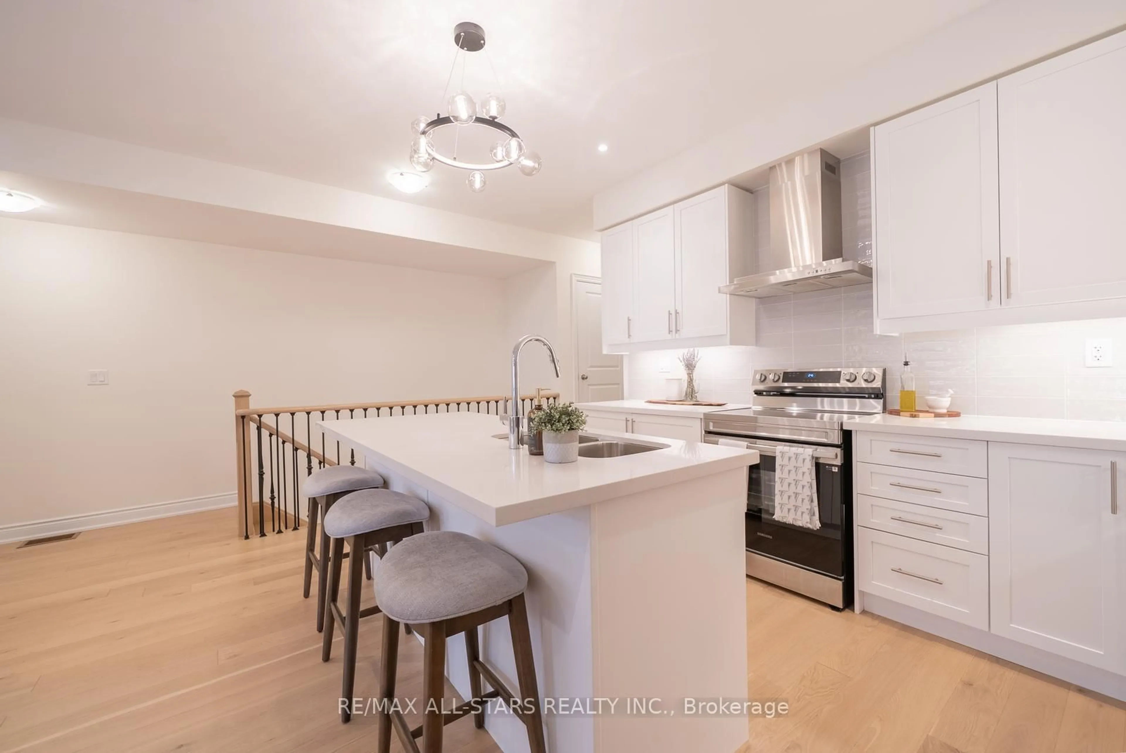 Open concept kitchen, unknown for 12 Griffith St, Aurora Ontario L4G 7B6