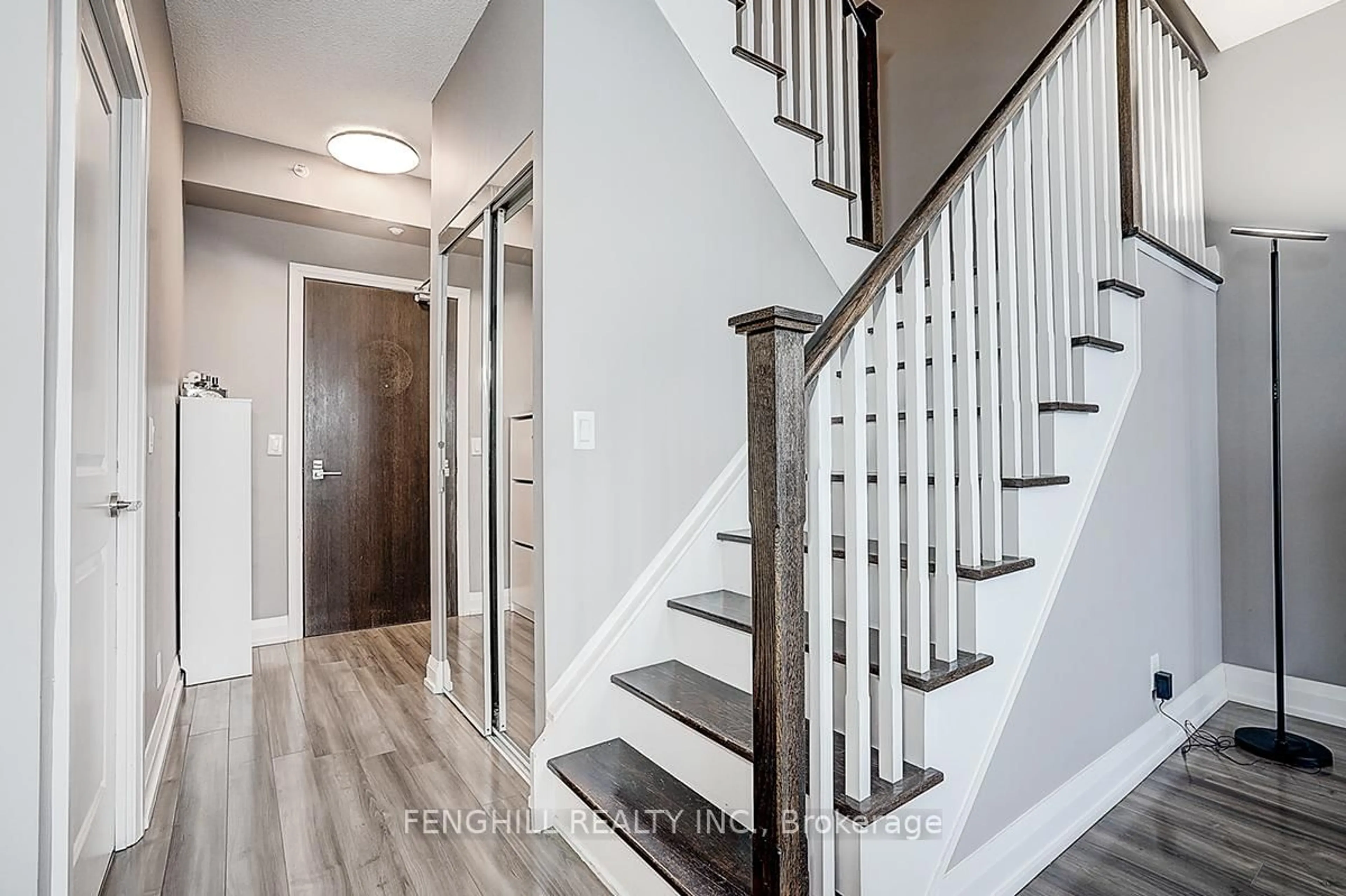 Indoor entryway for 370 Highway 7 Rd #PH7, Richmond Hill Ontario L4B 0C4