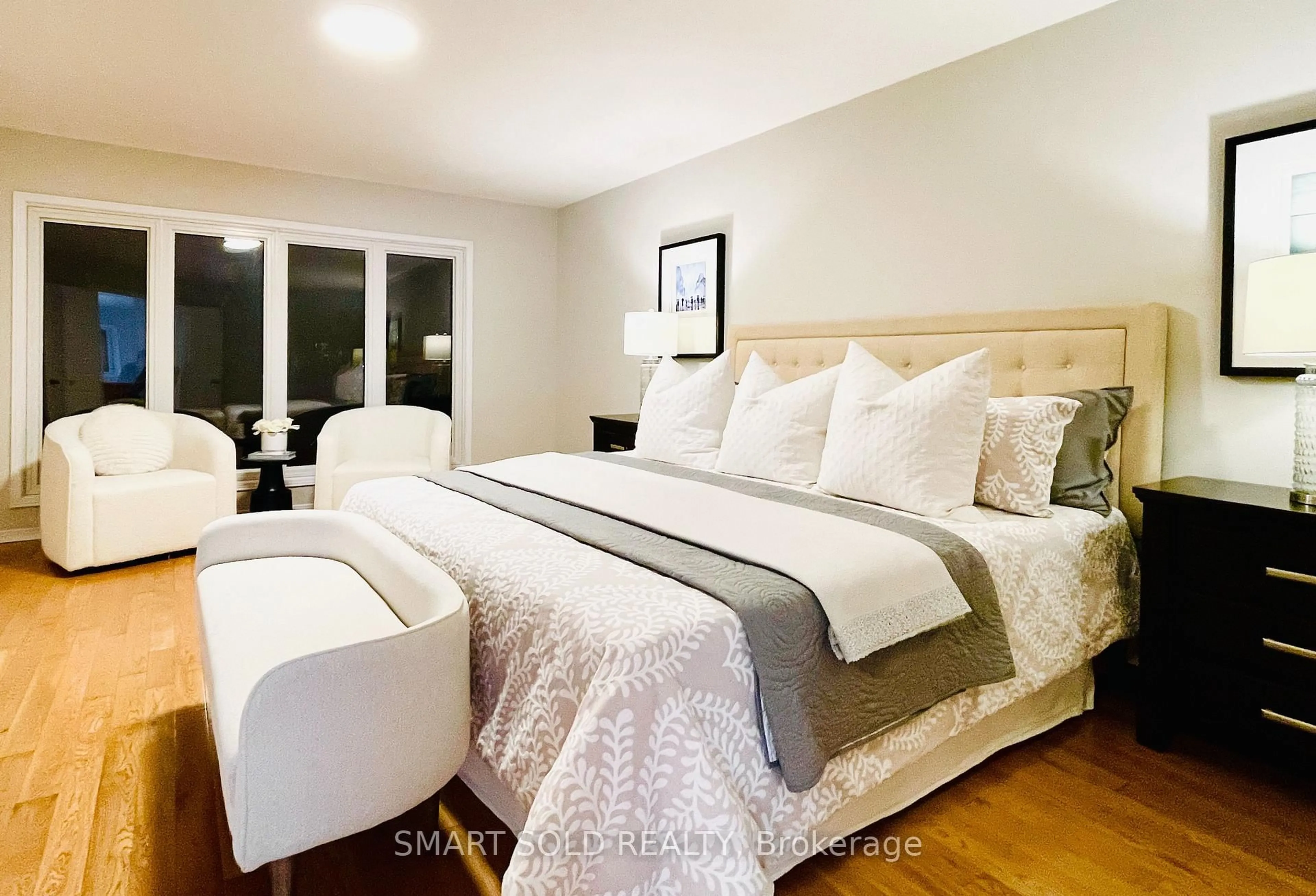 Bedroom with bed, unknown for 44 Castleridge Dr, Richmond Hill Ontario L4B 1P8