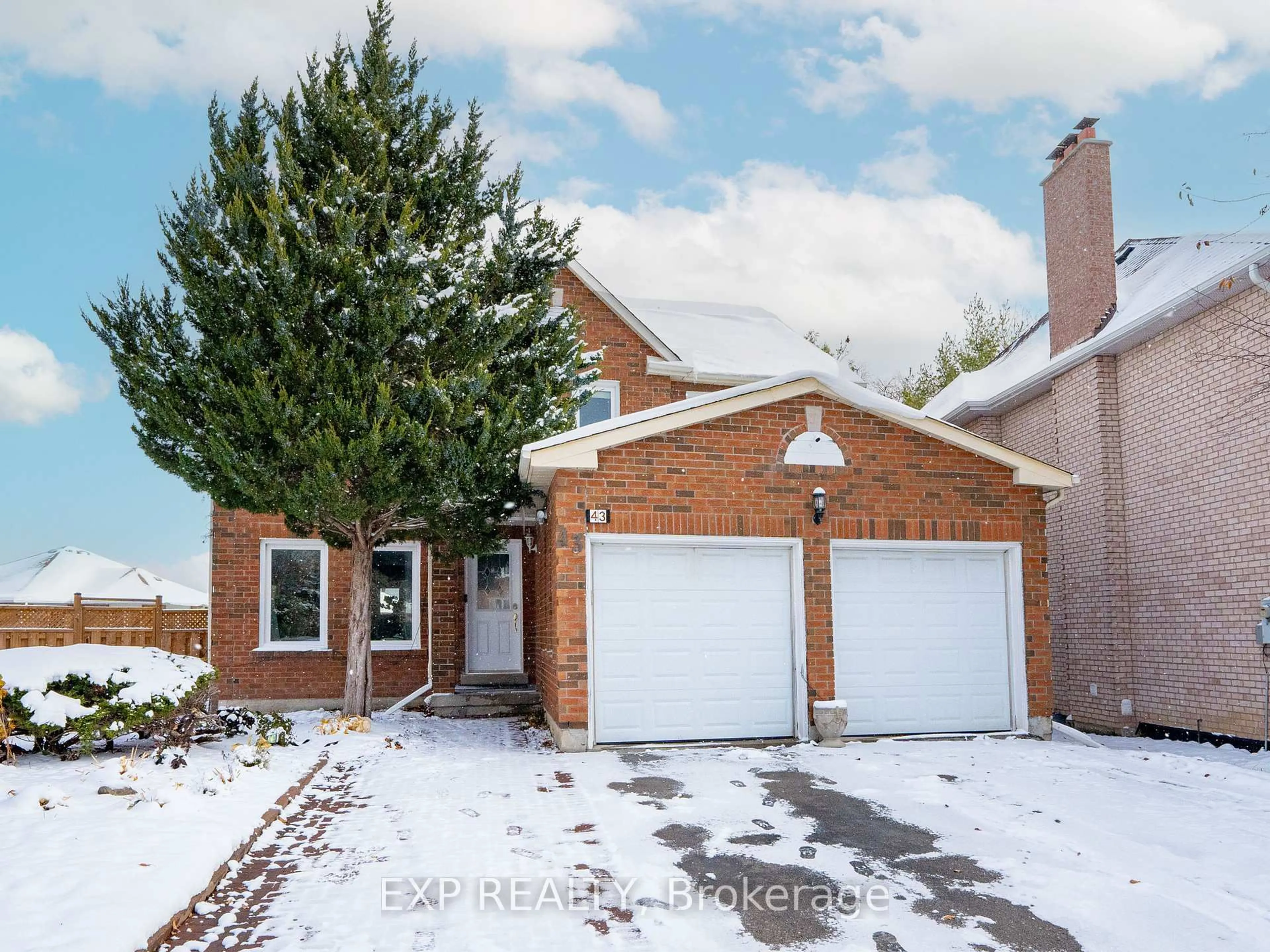 Home with brick exterior material, street for 43 Piccadilly Rd, Richmond Hill Ontario L4B 1S9
