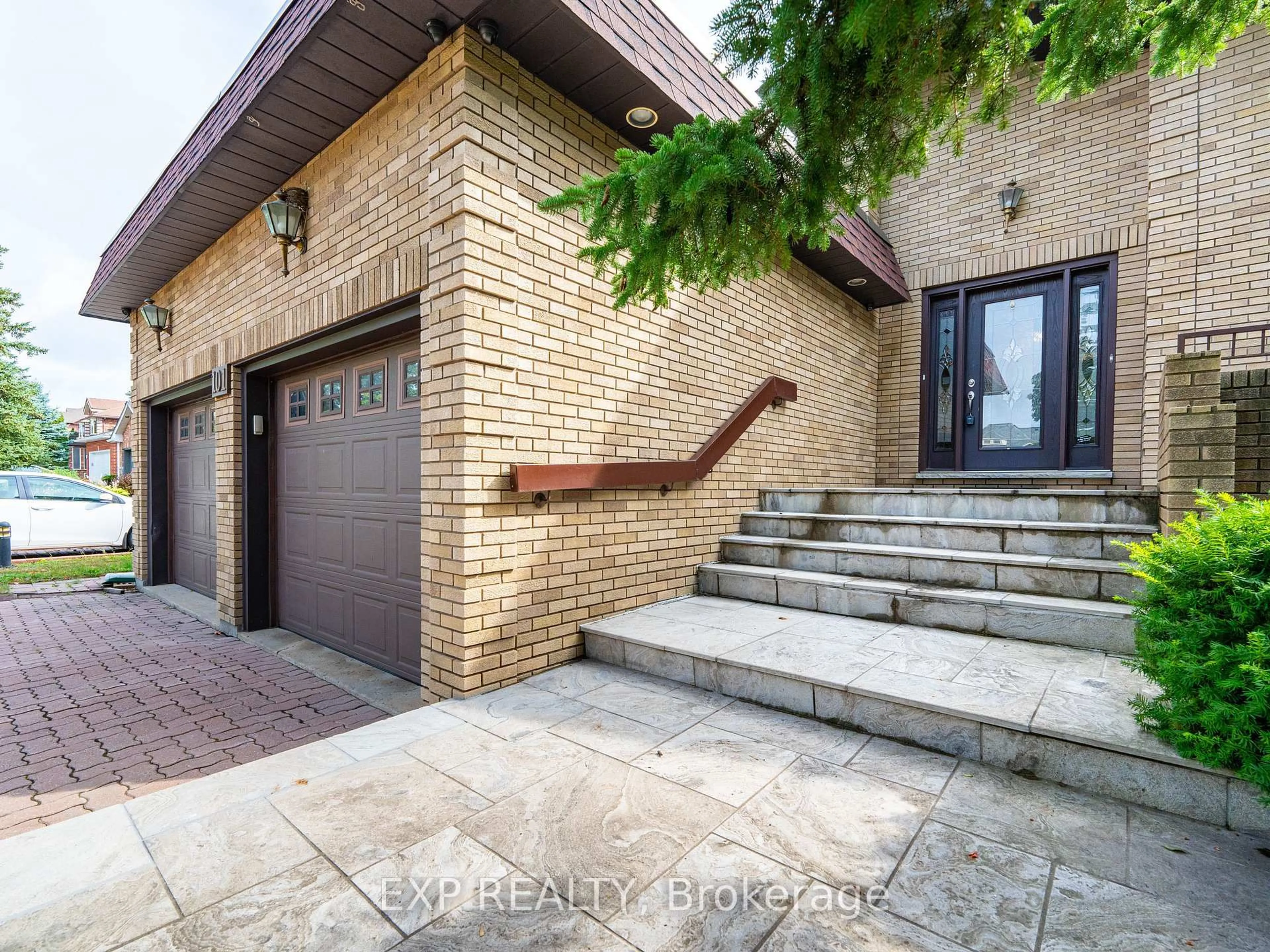 Home with brick exterior material, street for 101 Leyburn Ave, Richmond Hill Ontario L4C 0J6