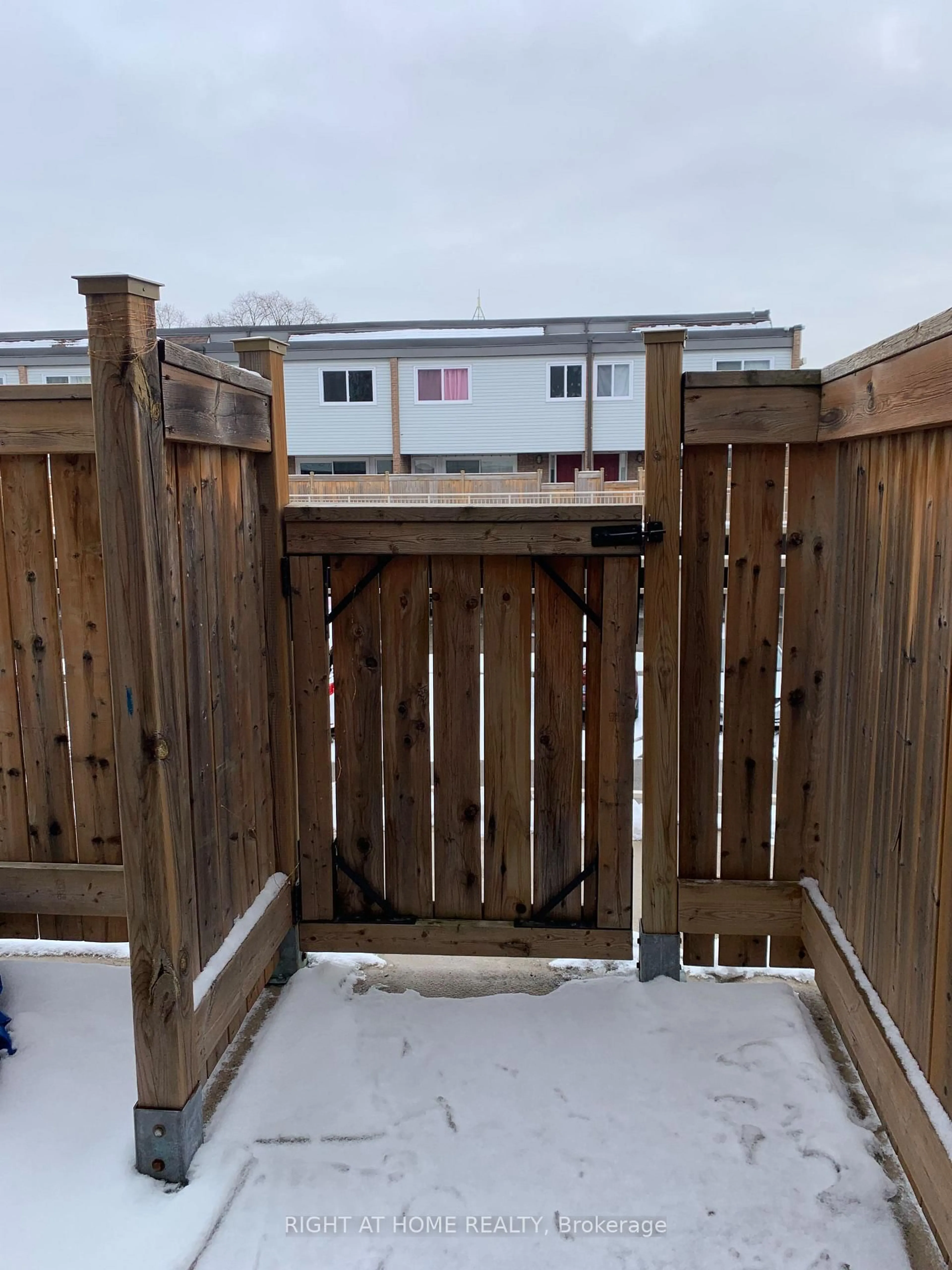 Shed for 129 Milestone Cres, Aurora Ontario L4G 3M2