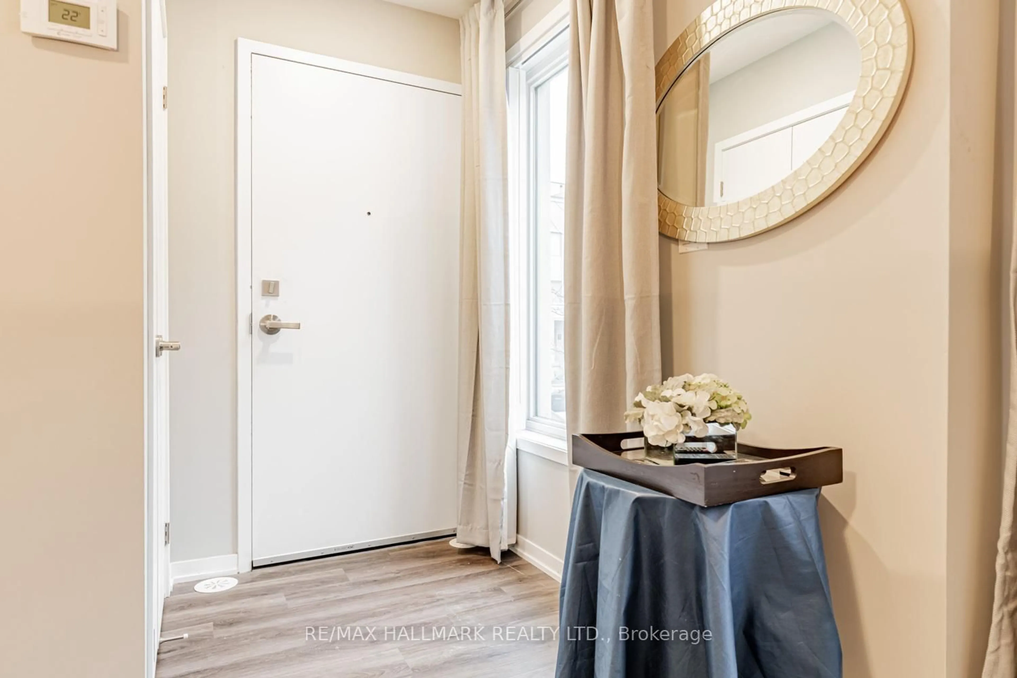 Indoor entryway for 141 Honeycrisp Cres #193, Vaughan Ontario L4K 0N7