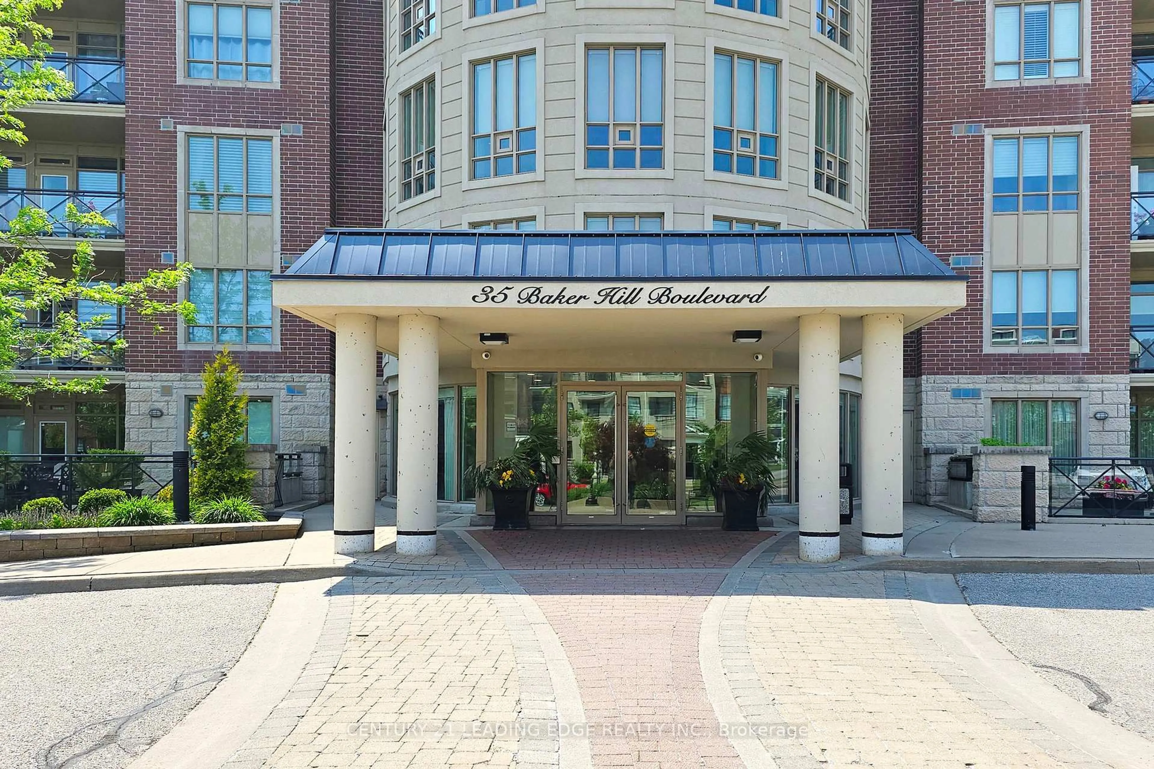 Indoor foyer for 35 Baker Hill Blvd #305, Whitchurch-Stouffville Ontario L4A 1P8
