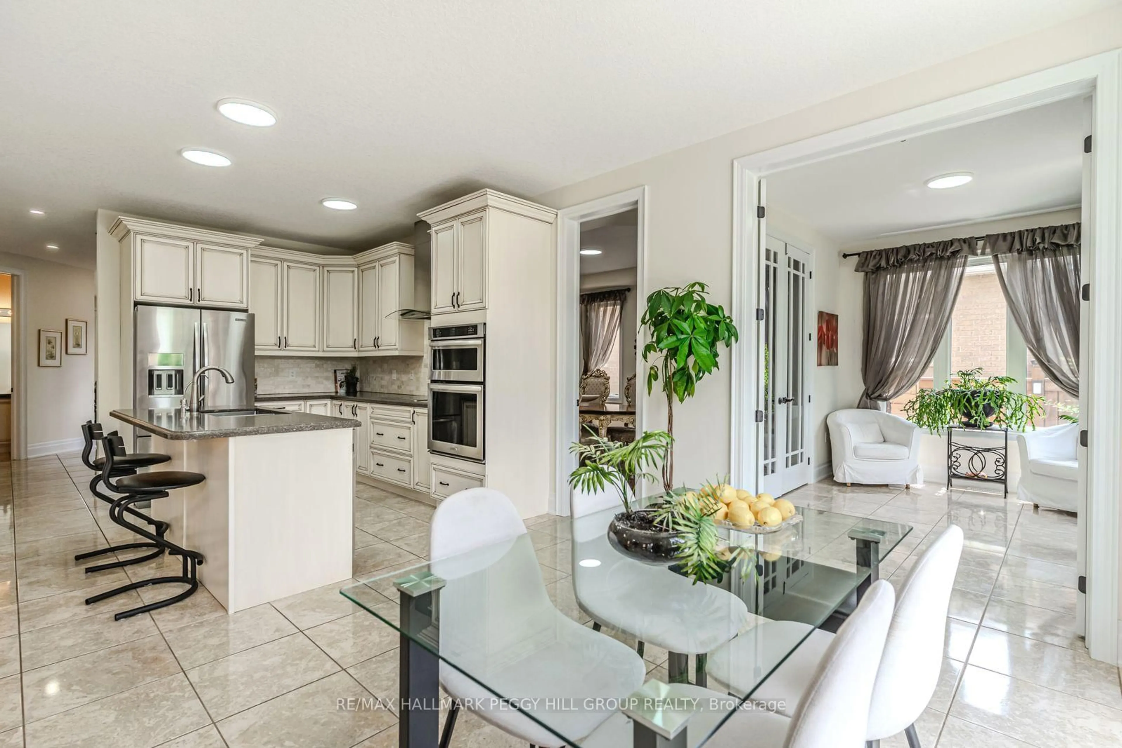 Open concept kitchen, ceramic/tile floor for 1746 Angus St, Innisfil Ontario L9S 4X2