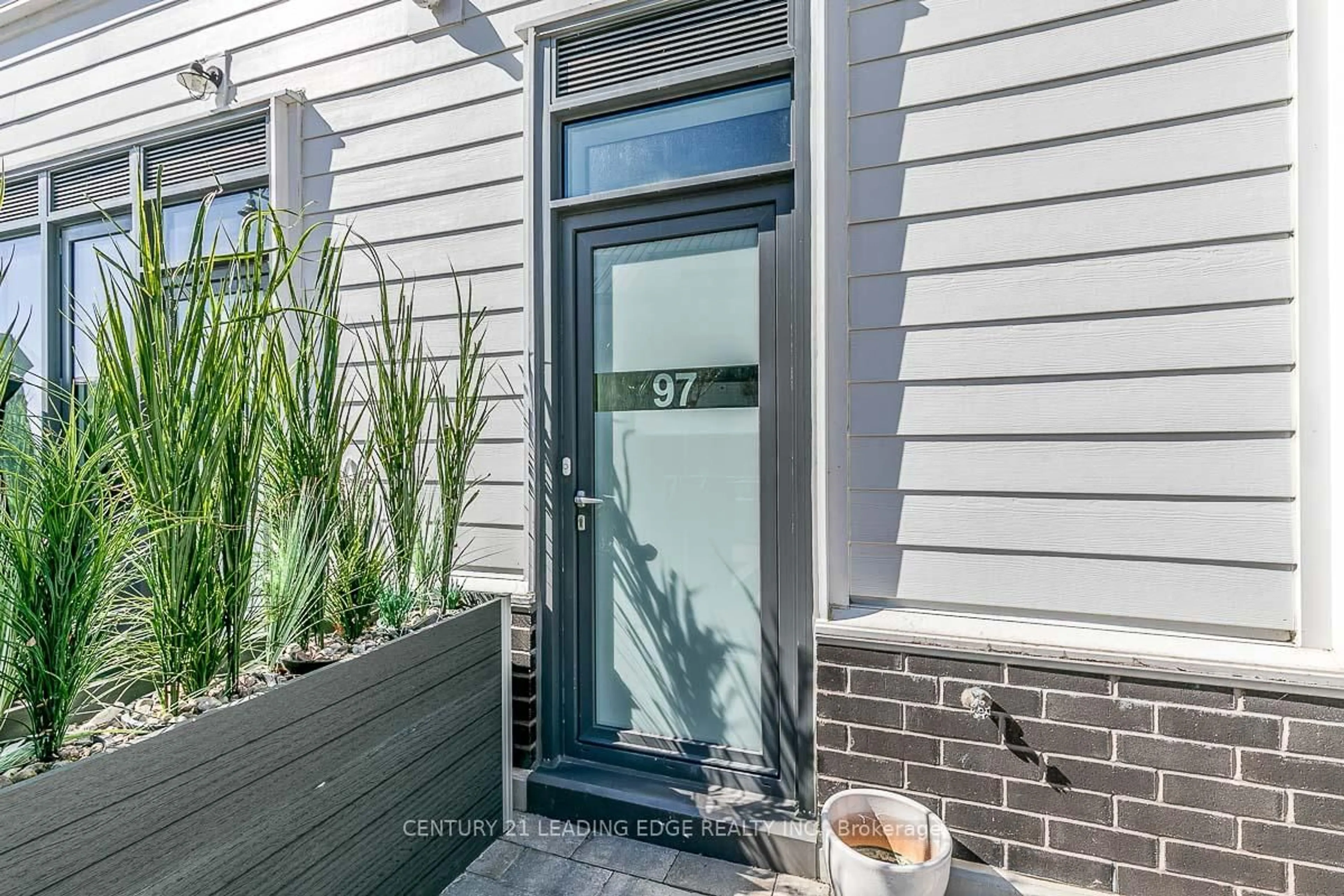 Indoor entryway for 303 Broward Way #97, Innisfil Ontario L9S 0M5