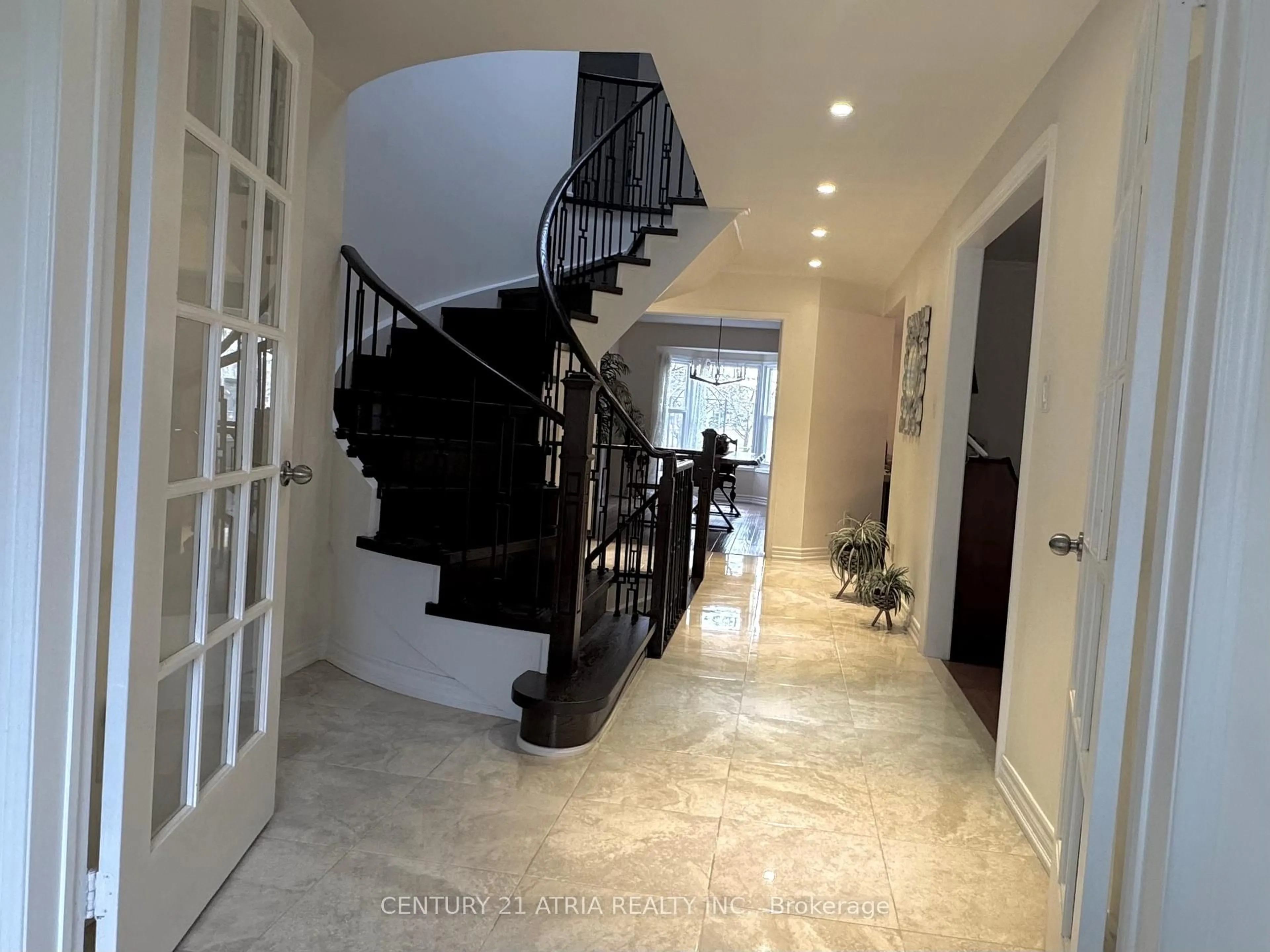 Indoor foyer for 15 Timpson Dr, Aurora Ontario L4G 5K6