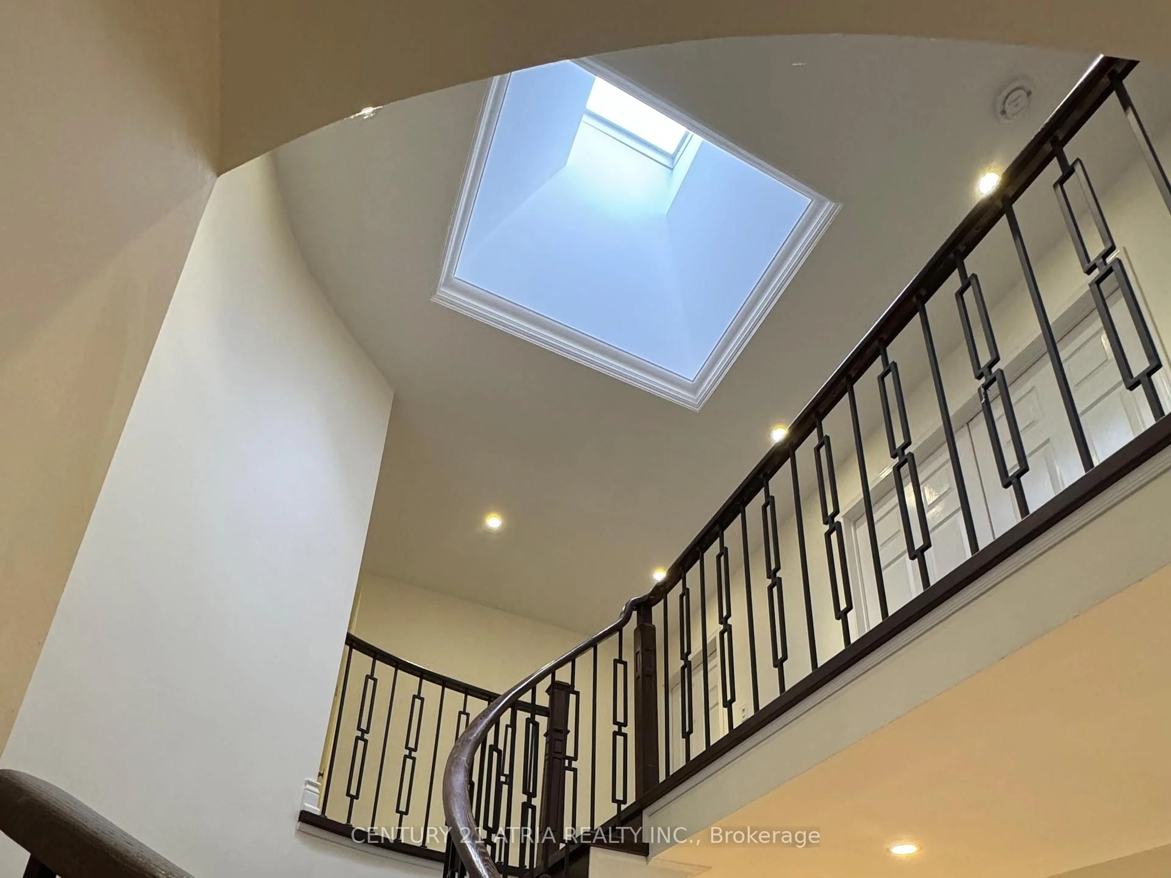 Indoor foyer for 15 Timpson Dr, Aurora Ontario L4G 5K6