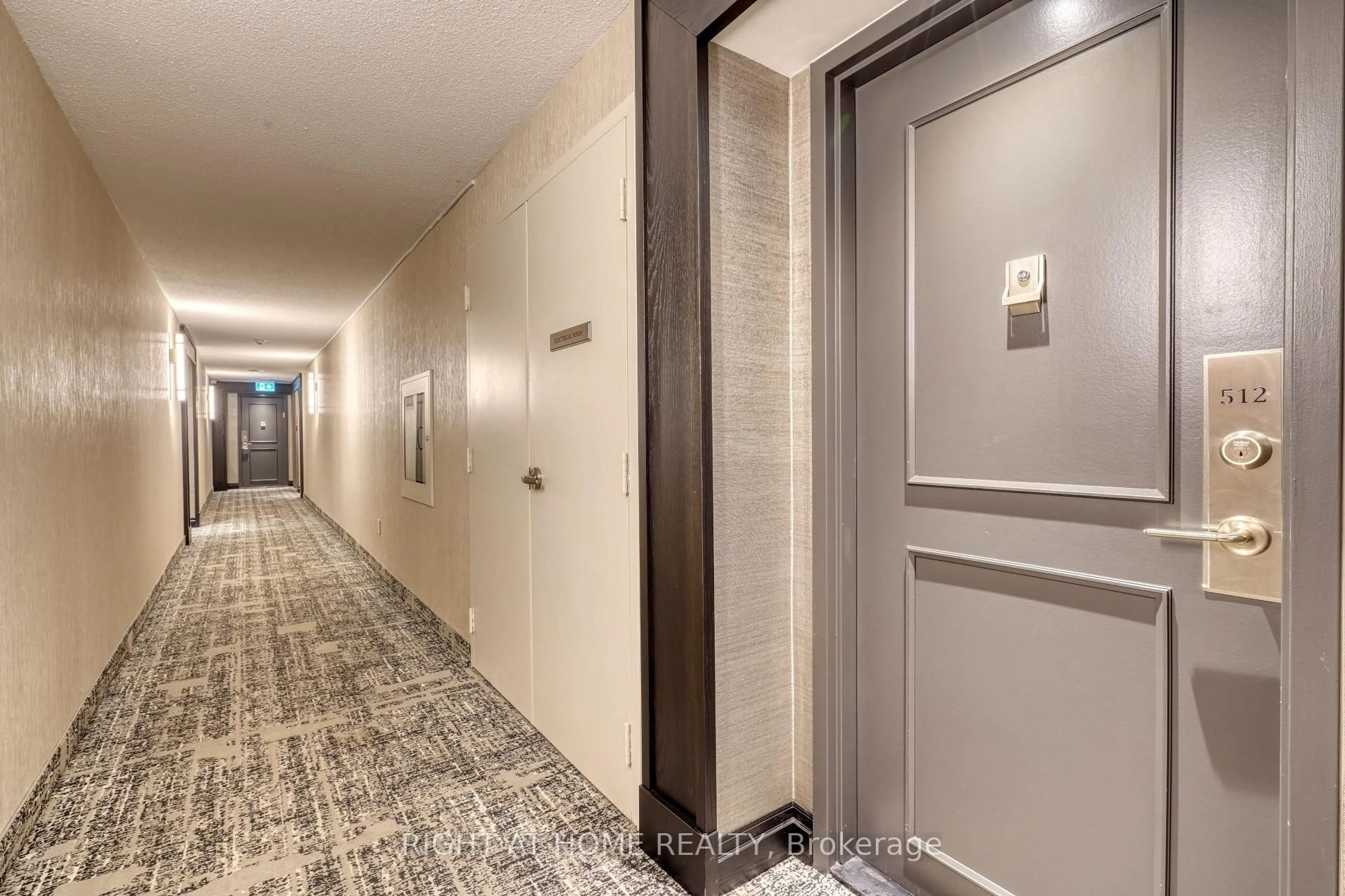 Indoor foyer for 7460 Bathurst St #512, Vaughan Ontario L4J 7K9