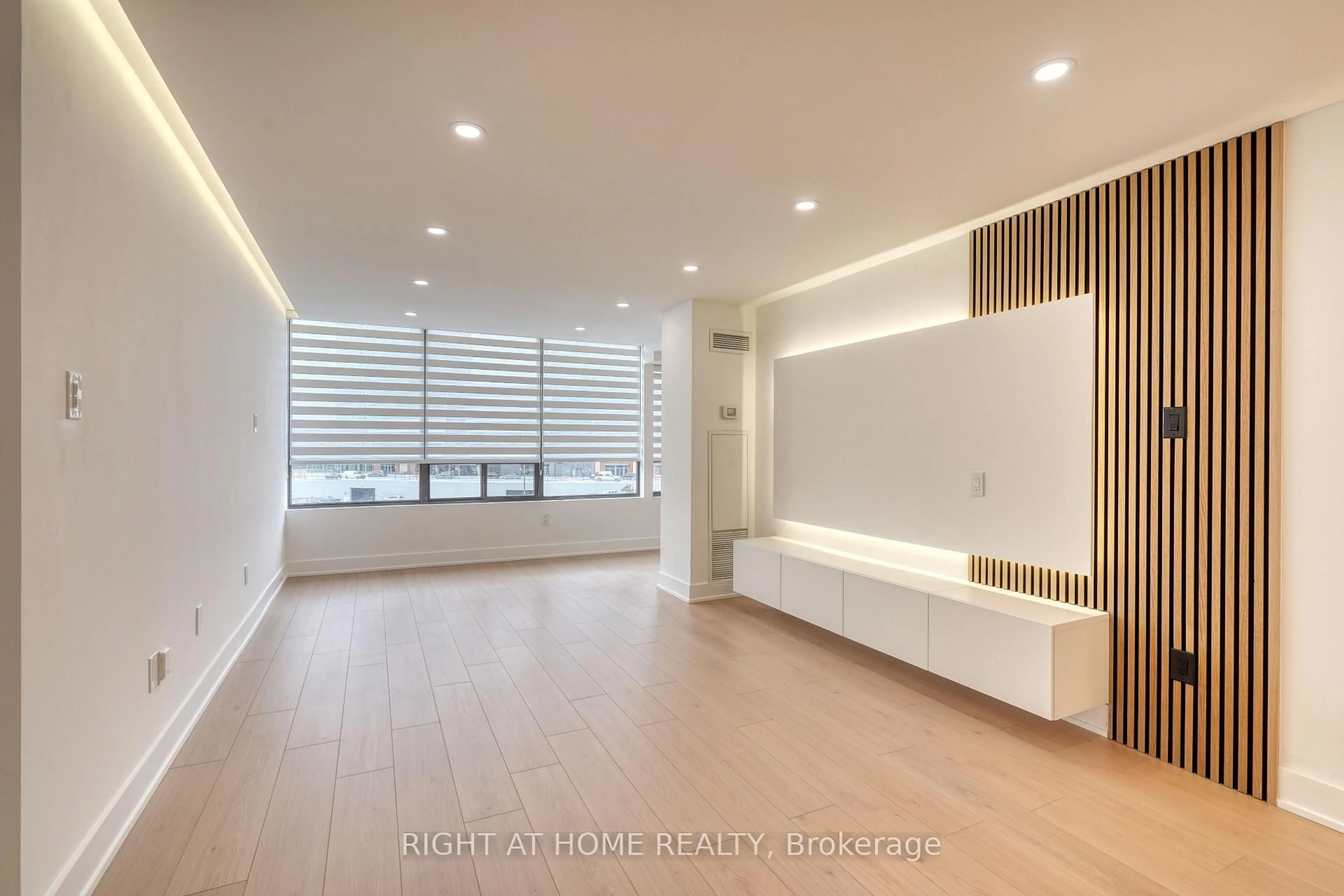 Unknown for 7460 Bathurst St #512, Vaughan Ontario L4J 7K9